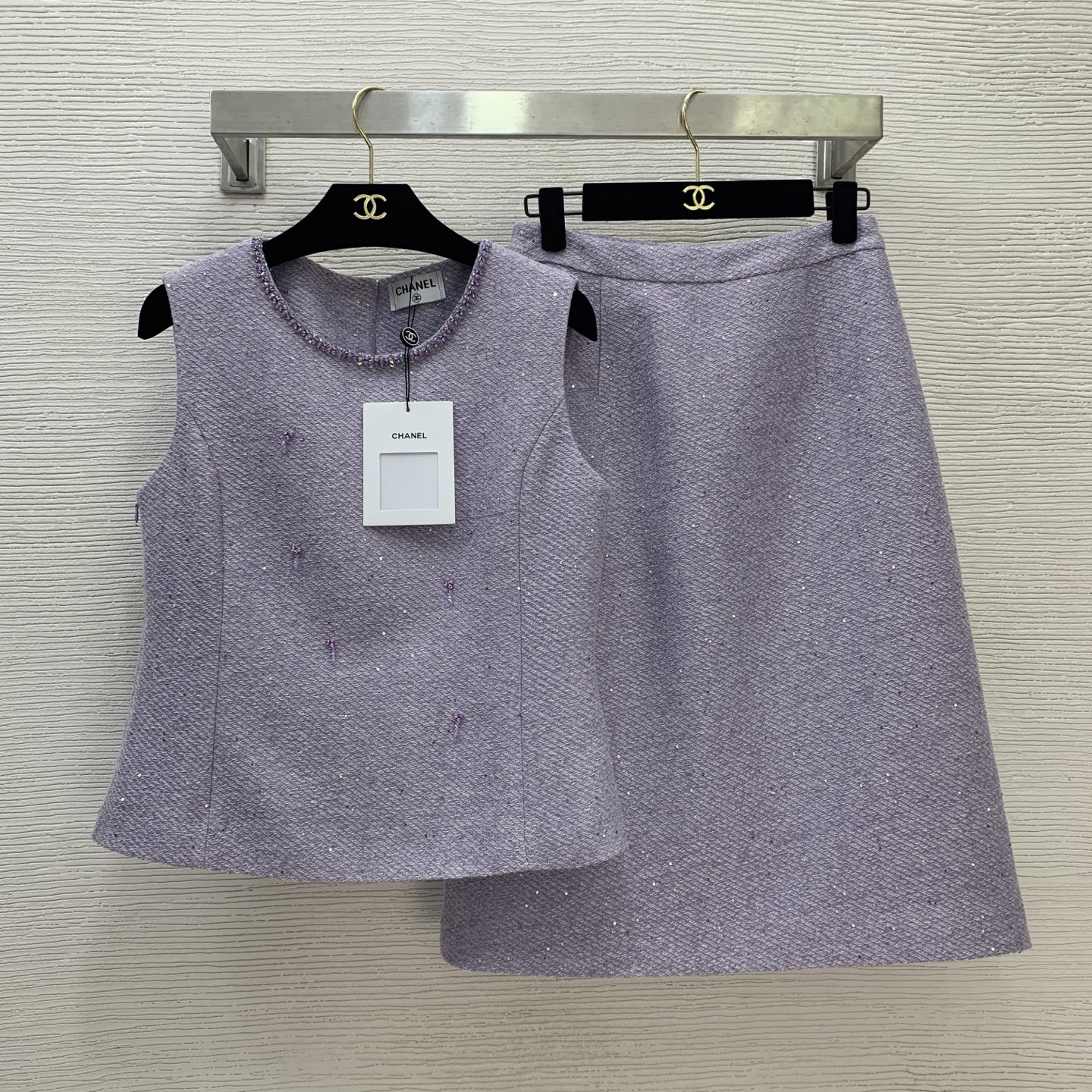NO:504138,Model number G25091842 Chane* new small fragrance style lady two-piece suit!  Customized BlingBling sequin woven coarse fabric, heavy industry diamond-inlaid beads with slim fit and slim round neck sleeveless top mid-length high-waisted A-line skirt!  Purple, black, (Size S shoulder width 37, bust 88, garment length 52; waist 68, skirt length 66) hair, chanel, skirt 66, alexander wang19860909款号G25091842 Chane*新款小香风气质淑女两件套装！定制BlingBling亮片编织粗纺面料、重工镶钻钉珠装饰修身显瘦圆领无袖上衣中长款高腰A字半身裙！紫色、黑色、 （S码肩宽37,胸围88,衣长52；腰围68,裙长66）发,,chanel,skirts,alexander wang,Women's clothing