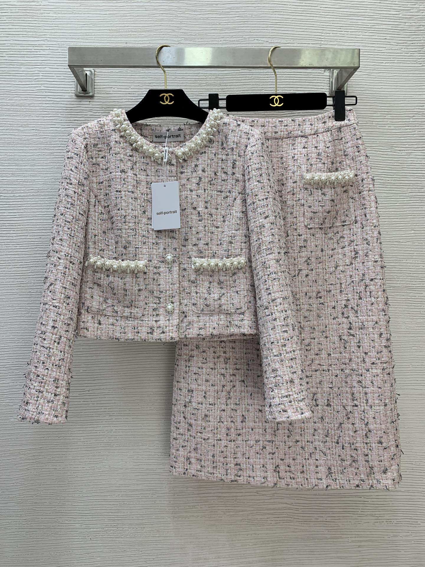 NO:507760,Model number G25092287 Self-portrai* new SP home high-end custom gold thread braided contrast blended small fragrance style temperament set!  Heavy Industry Diamond-inlaid Pearl Decorative Double Pocket Round Neck Long Sleeve Short Jacket Mid-length High-waisted Slit Skirt!  Blue, pink, (Size S shoulder width 35 with shoulder pads, bust 86, sleeve length 55, clothing length 45; waist 66, hip 88, skirt length 77) hair, skirt , skirt , jackets & coats , alexander wang19860909款号G25092287 Self-portrai*新款SP家高端定制金线编织撞色混纺小香风气质套装！重工镶钻珍珠装饰双口袋圆领长袖短款外套中长款高腰开叉半身裙！蓝色、粉色、 （S码肩宽35有垫肩,胸围86,袖长55,衣长45；腰围66,臀围88,裙长77）发,,skirts,jackets & coats,alexander wang,Women's clothing