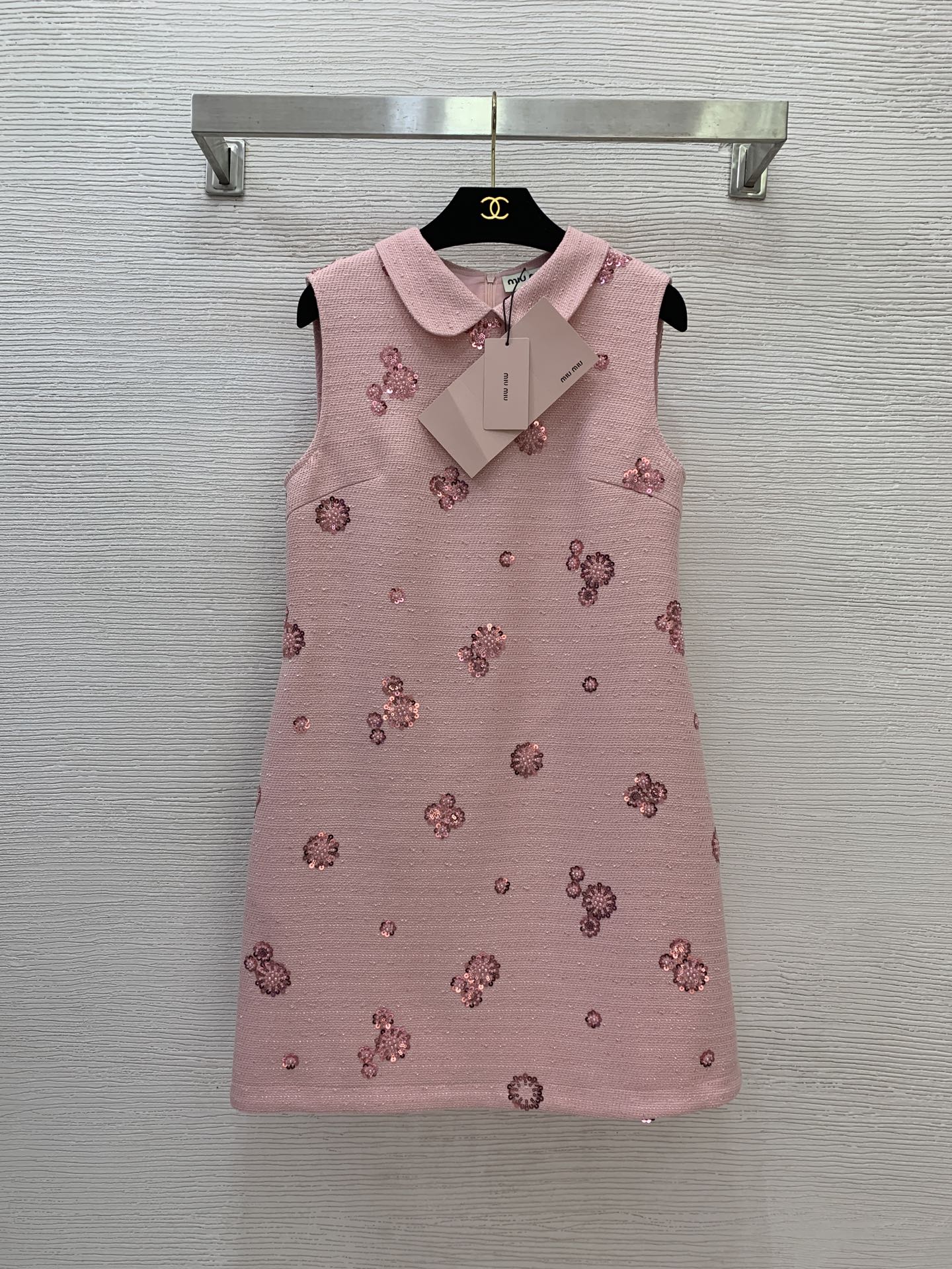 NO:517249,Model number G25092457 MiuMi* Miujia autumn and winter new style, high-end heavy industry bead embroidered decoration, pocket doll collar on both sides, slim and slim sleeveless dress!  Black, pink, (Size S bust 86, skirt length 86) hair, miumiu, skirts, alexander wang19860909款号G25092457 MiuMi*缪家秋冬新款 高级感重工珠片绣花装饰、两侧口袋娃娃领修身显瘦无袖连衣裙！黑色、粉色、 （S码胸围86,裙长86）发,,miumiu,skirts,alexander wang,Women's clothing