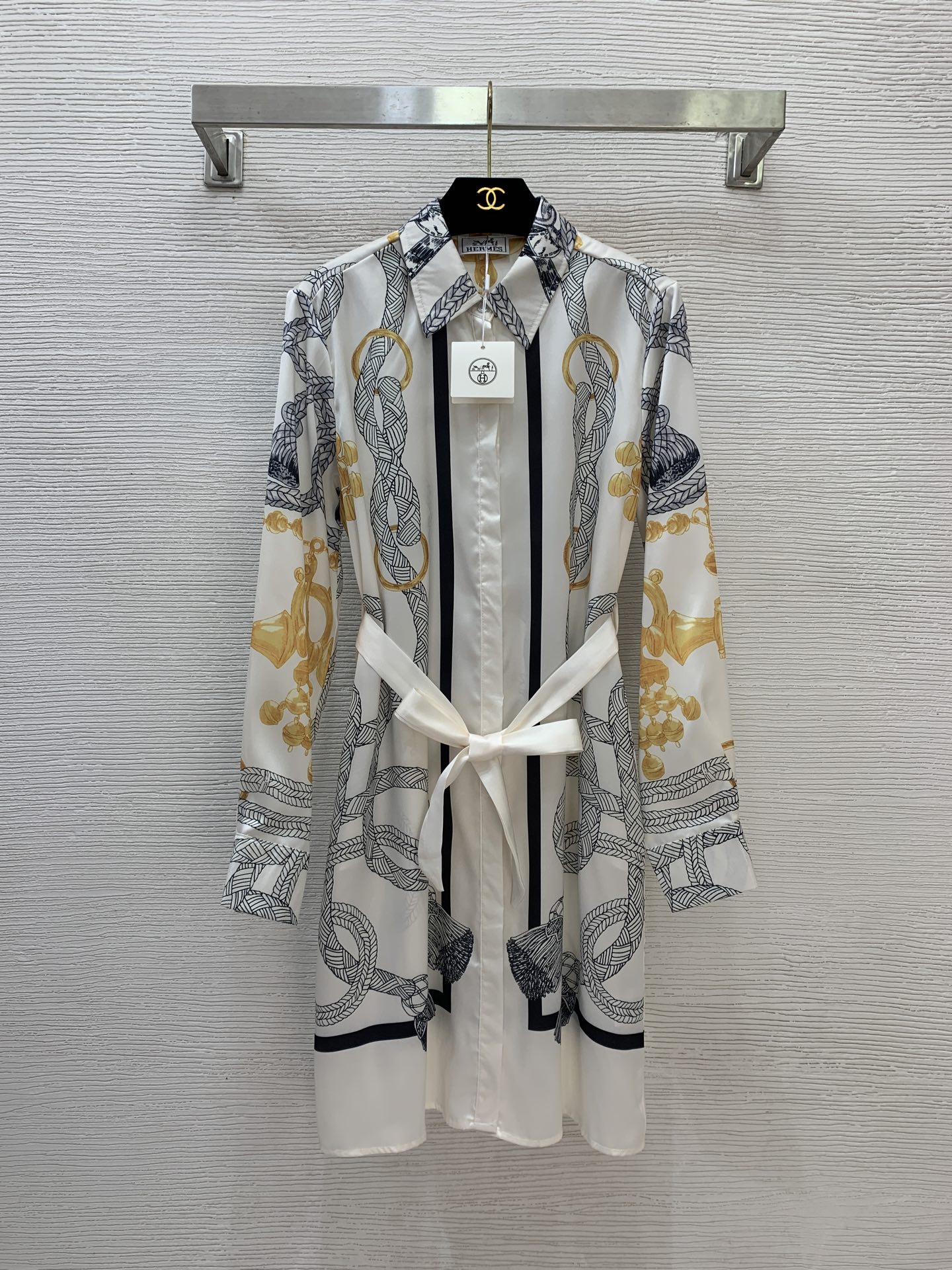 NO:505273,Model number D25091947 Recommended HERME* newest model for running volume. Customized anti-silk twill thick fiber silk fabric positioning printing, hemp rope loop pattern printing loose and versatile button long-sleeved shirt dress!  off-white, mint green, (M size shoulder width 37, bust 104, sleeve length 62, skirt length 91) hair, hermes, skirt, real silk, alexander wang19860909款号D25091947 跑量款推荐HERME*新款 定制防真丝斜纹稠纤维丝面料定位印花、麻绳环圈图案印花宽松百搭系扣长袖衬衣裙连衣裙！米白色、薄荷绿、（M码肩宽37,胸围104,袖长62,裙长91）发,,hermes,skirts,real silk,alexander wang,Women's clothing