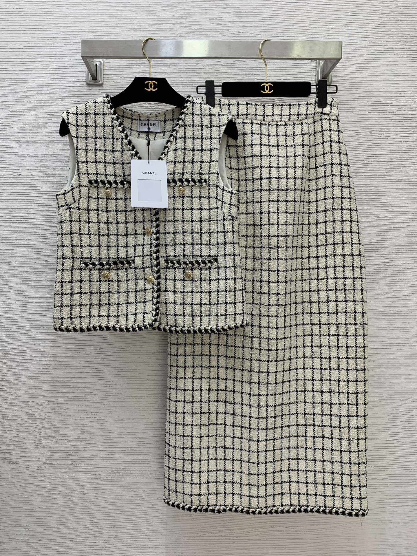 NO:505277,Model number G25091943 Chane* newest high-end custom temperament celebrity Xiaoxiang style two-piece set!  Twist-edged V-neck slim fit and slim sleeveless vest jacket top with high waist and hip mid-slit long skirt!  (Size S shoulder width 39, bust 86, 49 clothes length; waist 72, hip 94, skirt length 95) hair, chanel, skirt 9irts, jackets & coats, alexander wang19860909款号G25091943 Chane*新款 高端定制气质名媛小香风格子两件套装！麻花包边V领修身显瘦无袖马甲外套上衣高腰包臀中开叉长款半身裙！ （S码肩宽39,胸围86,衣长49；腰围72,臀围94,裙长95）发,,chanel,skirts,jackets & coats,alexander wang,Women's clothing