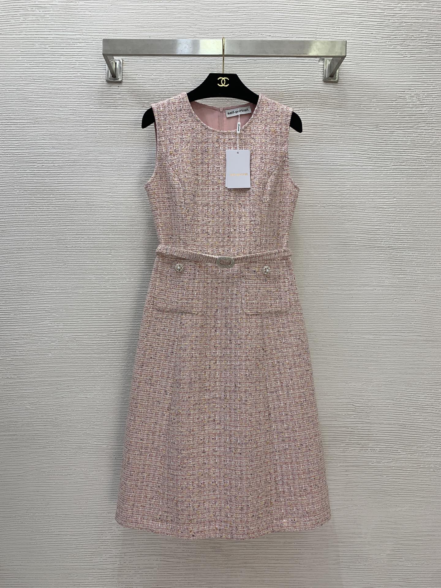 NO:506884,Model number G25092187 Self-portrai* new autumn and winter SP home high-end custom mixed color woven coarse fabric, elegant celebrity Xiaoxiang style double pocket pearl diamond button slim and slim sleeveless vest dress!  Blue, pink, (Size S bust 84, waist 72, skirt length 104) hair, skirts, alexander wang19860909款号G25092187 Self-portrai*秋冬新款 SP家高端定制混色编织粗纺面料、气质名媛小香风双口袋珍珠钻纽扣修身显瘦显瘦无袖背心连衣裙！蓝色、粉色、 （S码胸围84,腰围72,裙长104）发,,skirts,alexander wang,Women's clothing