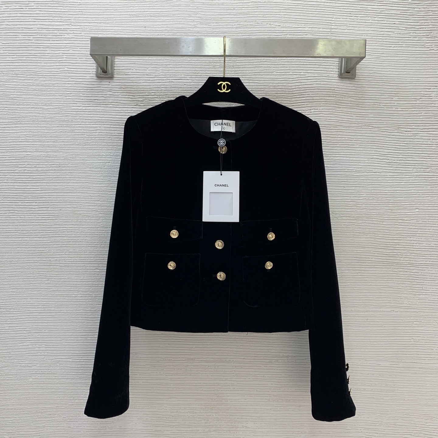 NO:506887,Model number G25092175 Chane* newest high-end custom gold velvet high-quality fabric, Xiang Grandma's home customized gold button double pocket flip decorative short long-sleeved round-neck velvet jacket!  Black, (M size shoulder width 38 with shoulder pads, bust 94, sleeve length 62, clothing length 59) hair, chanel, jackets & coats, alexander wang19860909款号G25092175 Chane*新款 高端定制金丝绒优质面料、香奶奶家定制金色纽扣双口袋翻盖装饰短款长袖圆领丝绒外套！黑色, （M码肩宽38有垫肩,胸围94,袖长62,衣长59）发,,chanel,jackets & coats,alexander wang,Women's clothing