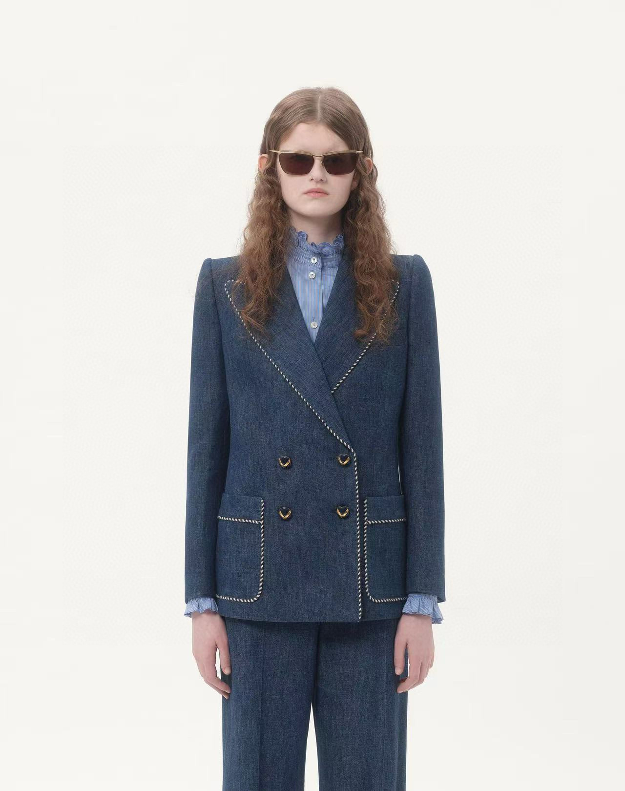 NO:508612,Model number G25092352 VALENTIN*O new model, high-version Warren Home customized inner lining, jacquard lining, original molded custom button contrasting color edging, slim and slim four-bar suit jacket!  Navy blue, (Size S shoulder width 38 with shoulder pads, bust 88, sleeve length 57, clothing length 65) hair, valentino, valentino, jackets & coats, business suit, alexander wang19860909款号G25092352 VALENTIN*O新款 高版本华伦家定制内里通体logo提花内衬、原版开模定制纽扣撞色包边修身显瘦四粒扣西装外套！藏蓝色, （S码肩宽38有垫肩,胸围88,袖长57, 衣长65）发,,valentino,valentino,jackets & coats,business suit,alexander wang,Women's clothing