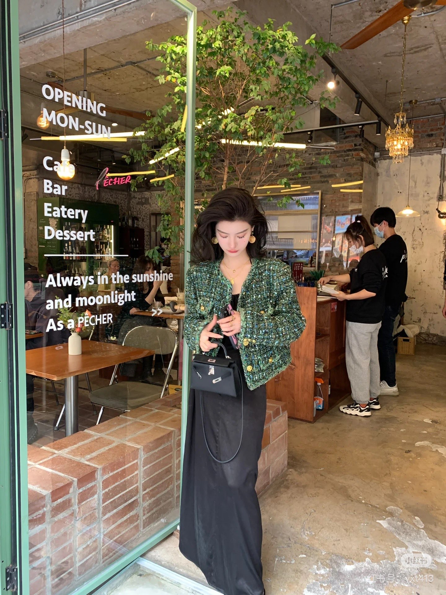 NO:517246,Model number G25092475 Chane* newest model High-end custom hem sewn metal chain style with styling!  Mixed color-melting coarse fabric flip gold buckle decoration fashionable and versatile round neck small fragrance style short jacket!  Green, (M size shoulder width 37 with padded shoulders, bust 96, sleeve length 57, clothing length 52), chanel, jackets & coats, alexander wang19860909款号G25092475 Chane*新款 高端定制下摆内侧缝制金属链条版型垂坠有型！混色编制粗纺面料翻盖金扣装饰时尚百搭圆领小香风短外套！绿色, （M码肩宽37有垫肩, 胸围96,袖长57,衣长52）,,chanel,jackets & coats,alexander wang,Women's clothing