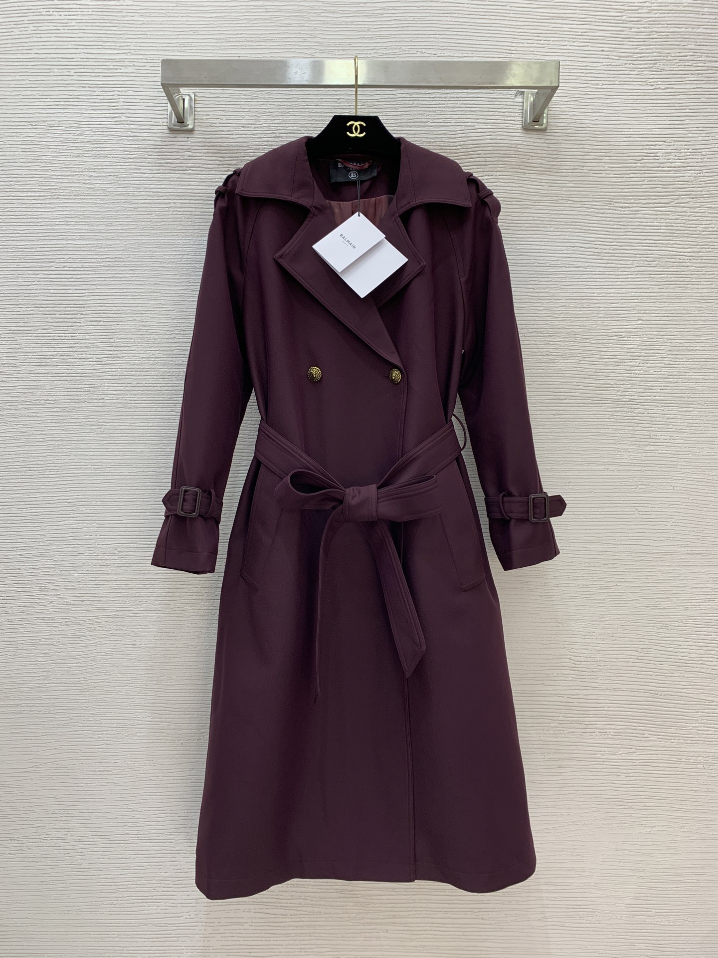 NO:533778,Model number G25092543 BALMAI*N BALMAI new style high-end custom made old bronze lion head buttons, bar shoulder decoration four-bar buckle loose and fashionable paired with belt waist-closed mid-length windbreaker jacket coat!  Dark purple, brown, (M size bust 102, rotator sleeve length 67, garment length 110) hair, balmain, jackets & coats, alexander wang19860909款号G25092543 BALMAI*N巴曼家新款 高端定制做旧古铜色狮子头纽扣、杠肩装饰四粒扣宽松时尚搭配腰带收腰中长款风衣外套大衣！暗紫色、棕色、 （M码胸围102,连肩袖长67,衣长110）发,,balmain,jackets & coats,alexander wang,Women's clothing