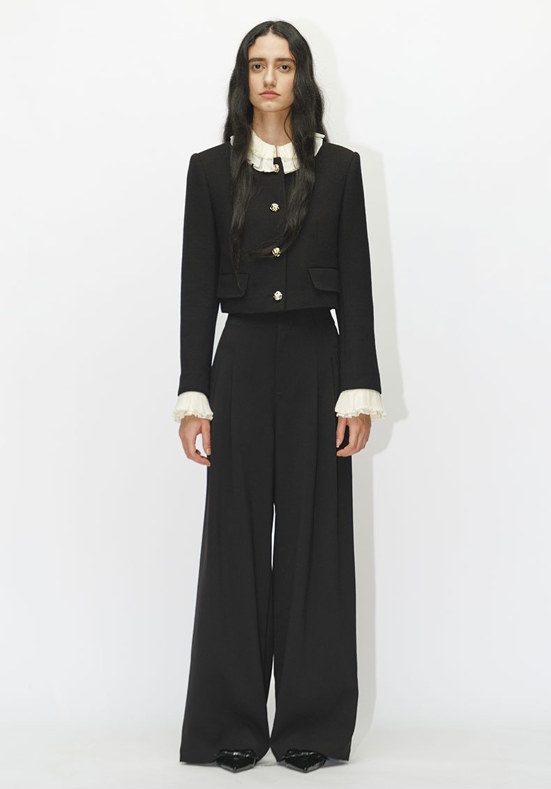 NO:534188,Model number G25092648 Chane* new high-end custom temperament commuter fashion coarse styling set!  Contrasted pleated lace collar buckle placket round neck long sleeve short jacket top pleated zipper placket high waist wide-leg pants trousers!  Black, 36.38.40.42 (38 size shoulder width 38 with shoulder pads, bust 94, sleeve length 60, garment length 47; waist 70, trousers length 102) hair, chanel, jackets & coats, alexander wang19860909款号G25092648 Chane*新款高端定制气质通勤时尚粗纺套装！撞色拼接压褶花边领系扣门襟圆领长袖短款外套上衣压褶拉链门襟高腰阔腿裤长裤！黑色,36.38.40.42（38码肩宽38有垫肩,胸围94,袖长60,衣长47；腰围70,裤长102）发,,chanel,jackets & coats,alexander wang,Women's clothing