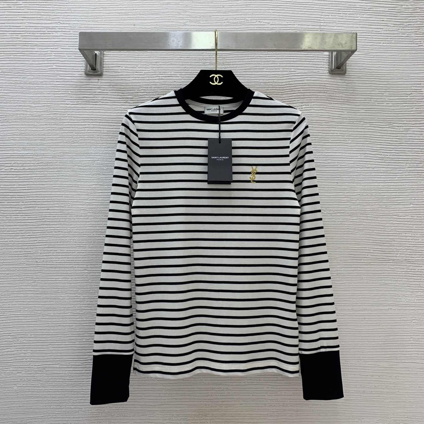 NO:544185,Model number D25092945 Saint Laurent YSL* new high-end custom stretch cotton high-quality fabric, gold embroidered logo on the chest, contrasting color splicing slim fit and long-sleeved striped base shirt T-shirt top!  (Size S bust 78, sleeve length 58, clothing length 59) hair, saint laurent, saint laurent, tees, t-shirt, alexander wang19860909款号D25092945 圣罗兰YSL*新款 高端定制弹力棉优质面料、胸前金色刺绣徽标logo撞色拼接修身显瘦长袖条纹打底衫t恤上衣！（S码胸围78,袖长58,衣长59）发,,saint laurent,saint laurent,tees，t-shirt,alexander wang,Women's clothing
