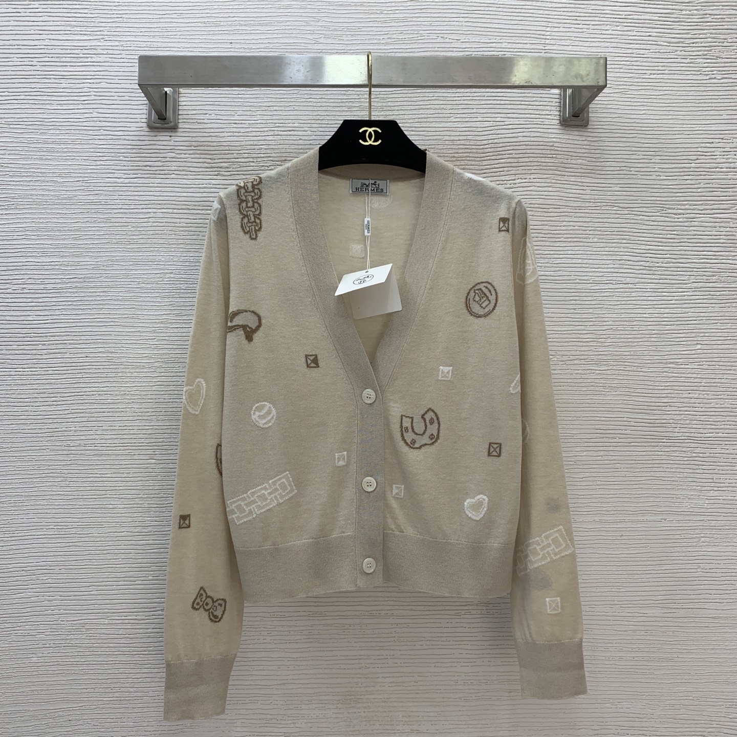 NO:544168,Model number G25092918 Hermè* new model H home high-end custom 60-pin wool blended yarn fabric, bow love circle geometric shape jacquard slim fit buckle long sleeve thin knitted cardigan top!  Black, khaki, (Size S shoulder width 37, bust 94, sleeve length 60, clothing length 52) hair, hermes, alexander wang19860909款号G25092918 Hermè*新款 H家高端定制60支细支羊毛混纺纱线面料、蝴蝶结爱心圆圈几何图形提花修身显瘦系扣门襟长袖薄款针织开衫上衣！黑色、卡其色、 （S码肩宽37,胸围94,袖长60,衣长52）发,,hermes,alexander wang,Women's clothing