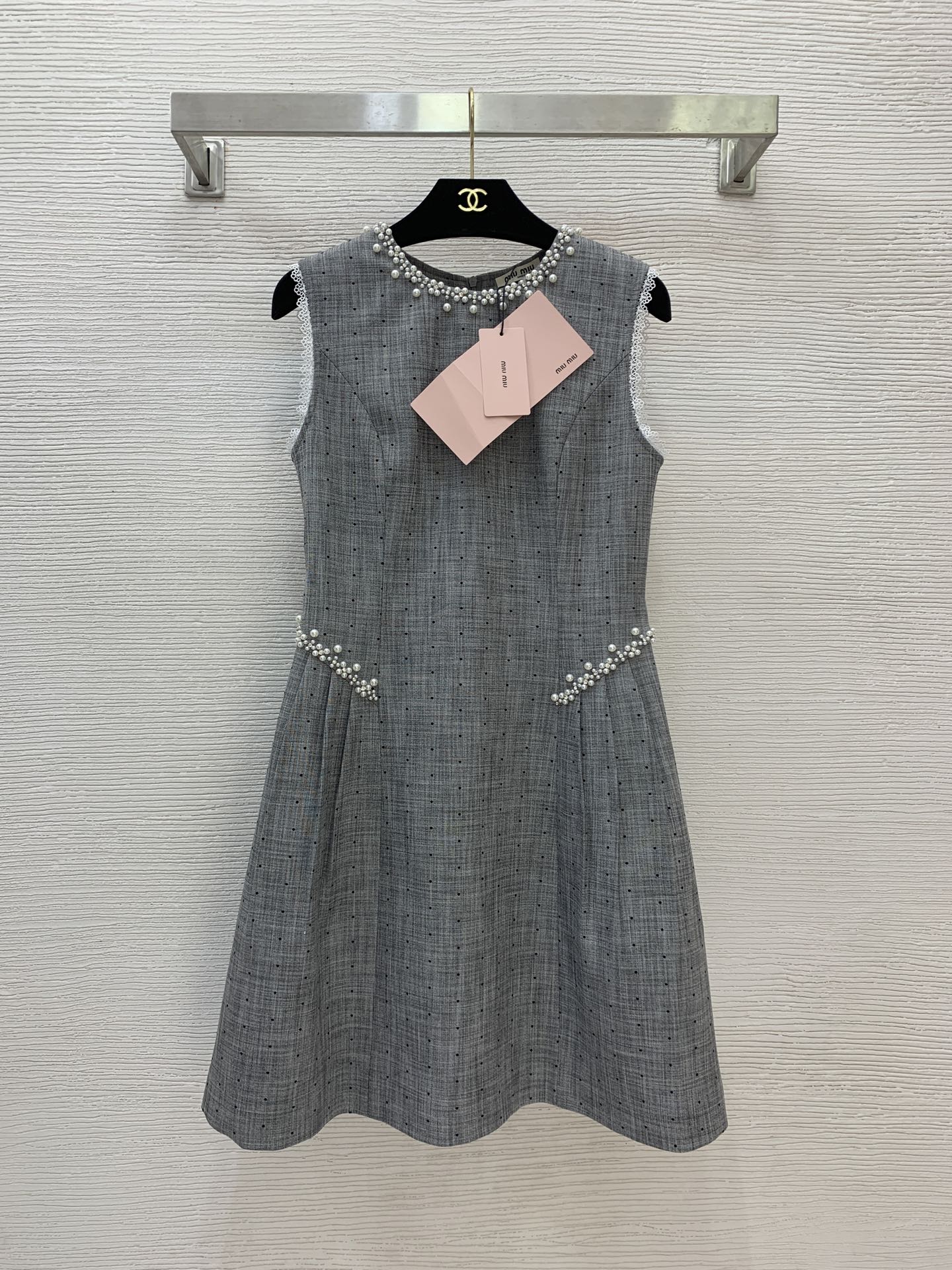 NO:548613,Model number G25100484 MiuMi* new model high-end custom pearl diamond-set decoration, pleated design waist-pinching design to make your sleeveless vest dress look slimming!  Gray, (Size S bust 84, waist 74, skirt length 88) hair, miumiu, skirt 8, alexander wang19860909款号G25100484 MiuMi*缪家新款 高端定制珍珠镶钻装饰、压褶设计掐腰显瘦无袖背心连衣裙！灰色, （S码胸围84,腰围74,裙长88）发,,miumiu,skirts,alexander wang,Women's clothing