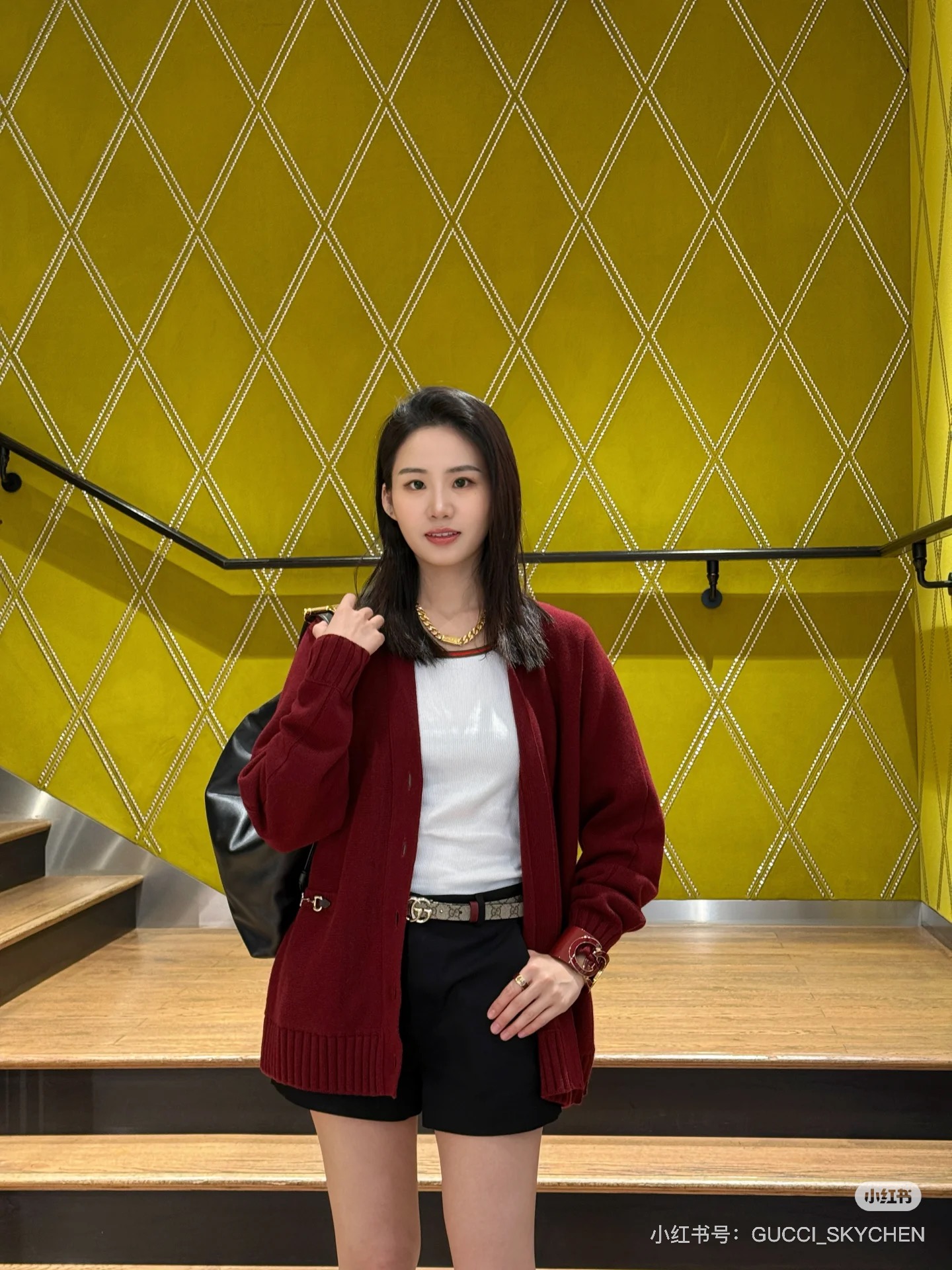 NO:547081,Model number G25100243 GUCC* new G home high-end custom original letter logo buttons, horse tie-bar pocket decoration loose and fashionable V-neck knitted cardigan top!  Deep wine red, (M size bust 96, rotator sleeve length 70, 65) hair, gucci, gucci, alexander wang19860909款号G25100243 GUCC*新款 G家高端定制原版字母logo纽扣、马衔扣口袋装饰宽松时尚V领针织开衫上衣！深酒红,（M码胸围96,连肩袖长70,衣长65）发,,gucci,gucci,alexander wang,Women's clothing