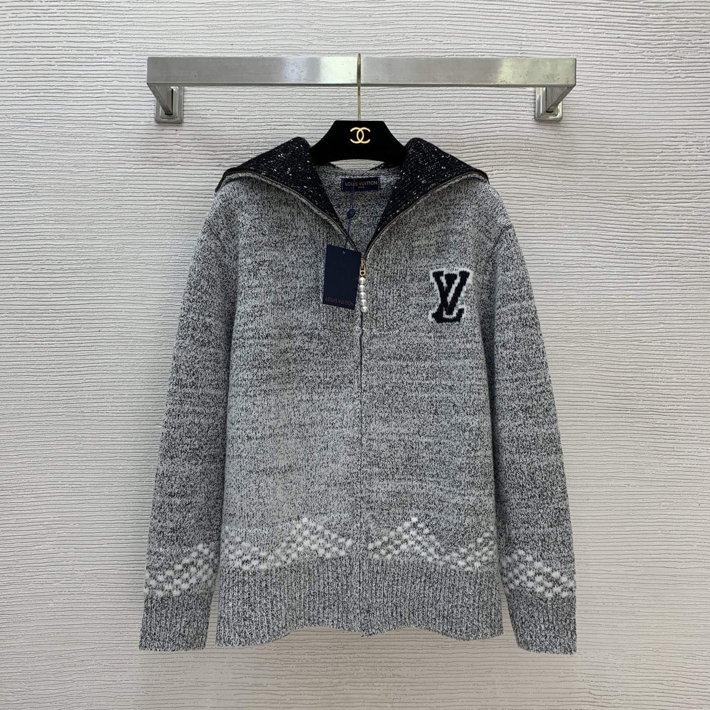 NO:564983,Style No. G25101254 LOUIS*Lvjia LV new model for men and women, sailing and nautical pattern jacquard loose and fashionable zipper cardigan large lapel jacket!  Light gray, (M size shoulder width 44, chest 110, sleeve length 55, clothing length 61) hair,,louis vuitton,louis vuitton,louis vuitton,louis vuitton,jackets & coats,alexander wang19860909款号G25101254 男女同款LOUIS*驴家LV新款、帆船航海图案提花宽松时尚拉链开衫大翻领外套！浅灰色,（M码肩宽44,胸围110,袖长55,衣长61）发,,louis vuitton,louis vuitton,louis vuitton,louis vuitton,jackets & coats,alexander wang,Women's clothing