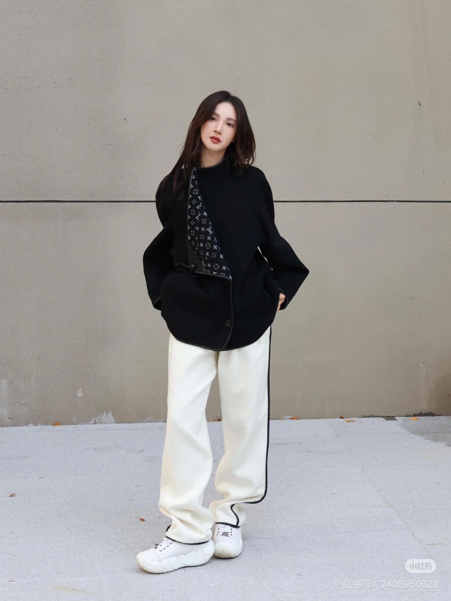 NO:549185,Model No. G25100445 LOUIS*Lvjia LV’s new style, all-over presbyopia logo printed leather with lapel buckle design, loose and versatile, fashionable woolen short coat jacket!  Black, (M size bust 106, sleeve length 65, dress length 73),,louis vuitton,louis vuitton,louis vuitton,louis vuitton,jackets & coats,alexander wang19860909款号G25100445 LOUIS*驴家LV新款 内里通体老花logo印花皮革拼接翻领卡扣设计宽松百搭时尚毛呢短款大衣外套！黑色,（M码胸围106,袖长65,衣长73）,,louis vuitton,louis vuitton,louis vuitton,louis vuitton,jackets & coats,alexander wang,Women's clothing