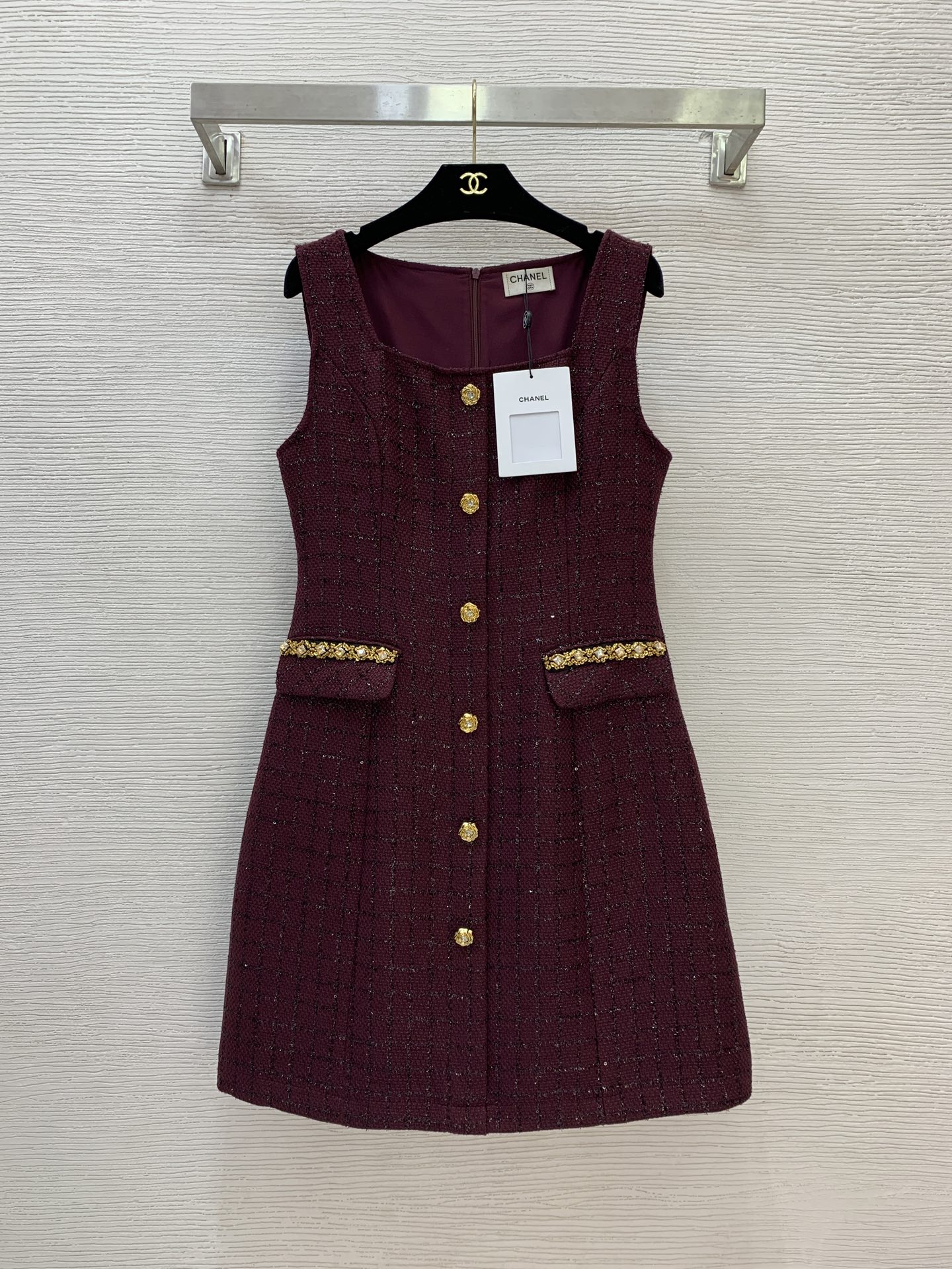 NO:567964,Style No. G25101542 Chane*’s new high-end custom-made sparkling silver woven slub fabric, heavy diamond bead decoration, slim fit, square neck sleeveless vest dress!  Purple red, black, (M size shoulder width 37, bust 88, waist 76, skirt length 87) hair,,chanel,skirts,alexander wang19860909款号G25101542 Chane*新款高端定制闪耀银丝编织粗纺面料、重工镶钻珠片装饰修身显瘦方领无袖背心连衣裙！紫红色、黑色、 （M码肩宽37,胸围88,腰围76,裙长87）发,,chanel,skirts,alexander wang,Women's clothing