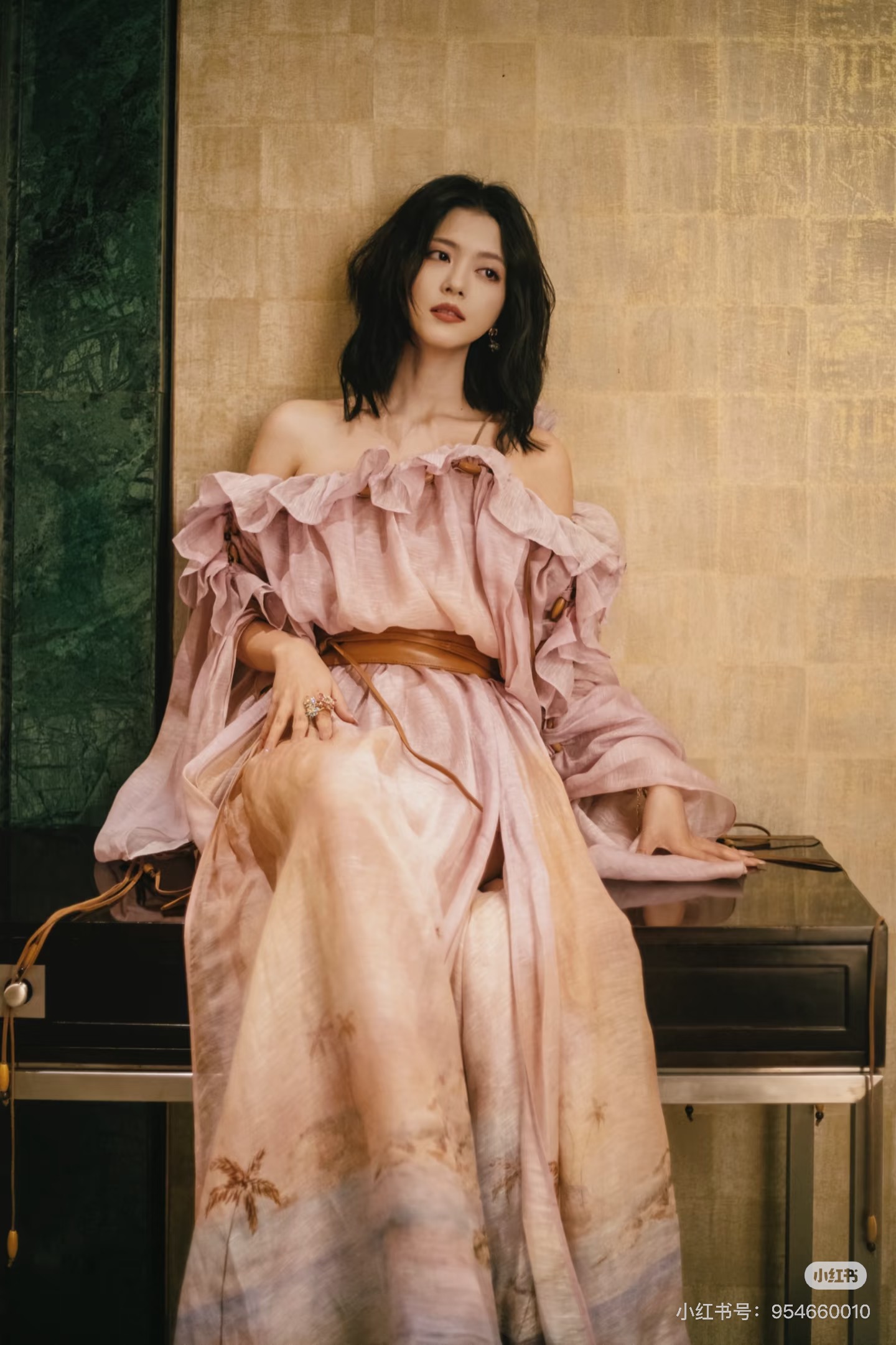 NO:561777,Style No. G25918 ZIMMERMA*N ZIMMERMA*N, an Australian brand, is a high-end custom-made holiday style coconut palm sunset gradient smudged print bead braided decoration, loose slimming elastic waist, irregular sloping shoulders, long dress with wide belt, solid color tube top and inner layering skirt!  1.2.3.4/SMLXL (size 2, bust 110 loose, waist 66 elastic, sleeve length 65/36, skirt length 135; tube top inner wear 70 high elastic, total length 63) hair,,skirts,alexander wang19860909款号G25918 ZIMMERMA*N 兹默曼澳洲品牌高端定制度假风椰树夕阳渐变晕染印花珠子编织装饰宽松显瘦松紧腰不规则斜肩长款连衣裙配送宽腰带纯色抹胸内搭打底裙！1.2.3.4/SMLXL（2码胸围110宽松,腰围66松紧,袖长65/36,裙长135；抹胸内搭70高弹力,总长度63）发,,skirts,alexander wang,Women's clothing