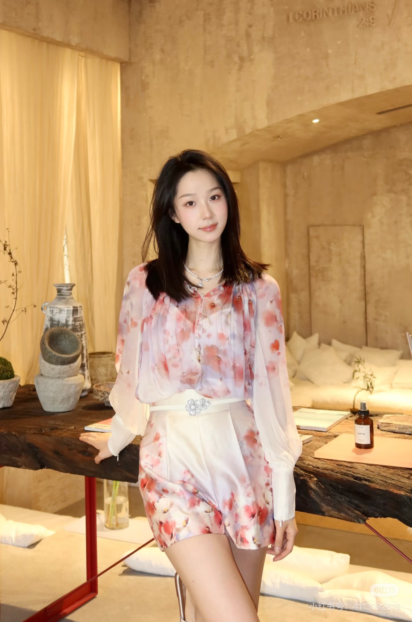 NO:565901,Style No. G25101327 ZIMMERMA*N ZIMMERMA Australian brand three-piece red floral sfumato print suit!  Single-breasted placket, stand-up collar, lantern sleeves, loose long-sleeved shirt top, solid color inner bottoming tank top, cotton and linen fabric, high-waisted wide-leg shorts with bow belt!  1.2.3.4/SMLXL (size 2, bust 138, sleeve length 76, dress length 62; strap bust 86 elastic, length 45 excluding shoulder straps; trousers waist 78, trousers length 37) Send,,shorts,alexander wang19860909款号G25101327 ZIMMERMA*N兹默曼澳洲品牌 红色花卉晕染印花三件套装！单排扣门襟立领灯笼袖宽松长袖衬衣上衣纯色内搭打底吊带衫棉麻面料高腰阔腿短裤配有蝴蝶结腰带！1.2.3.4/SMLXL（2码 胸围138,袖长76,衣长62；吊带胸围86有弹力,长度45不含肩带；裤腰围78,裤长37）发,,shorts,alexander wang,Women's clothing