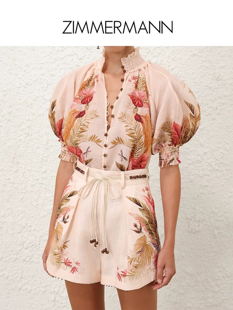NO:565907,Style No. G25101377 ZIMMERMA*N Zimmerman Australian brand high-end customized cotton and linen blended floral print two-piece suit!  Button placket, stand collar, lantern sleeves, loose slimming shirt, high waisted pleated beaded hem wide leg shorts with belt!  1.2.3.4/SMLXL (size 2 front bust 122, raglan sleeves 45, length 67; waist 72, pants length 37) hair,,shorts,alexander wang19860909款号G25101377 ZIMMERMA*N兹默曼澳洲品牌 高端定制棉麻混纺花卉印花气质两件套装！系扣门襟立领灯笼袖宽松显瘦衬衣高腰压褶珠珠边阔腿短裤配有腰带！1.2.3.4/SMLXL（2码前胸围122,连肩袖45,衣长67；腰围72,裤长37）发,,shorts,alexander wang,Women's clothing