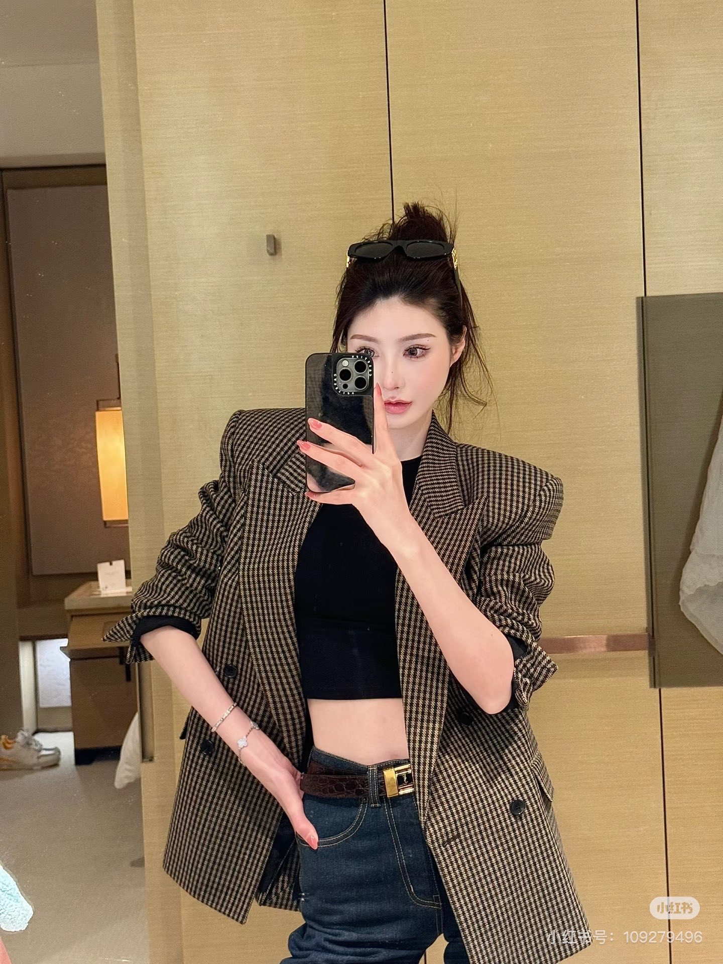 NO:565877,Style number G25101376 Saint Laurent YSL new high-end customized temperament commuter fashion plaid two-piece suit!  Double-breasted lapel slim fit blazer (comes with a brooch), center front slit design, mid-length high-waisted skirt with belt!  (S size S shoulder width 39 with shoulder pads, bust 94, sleeve length 56, dress length 68; waist 68, hip 88, skirt length 63) Hair,,saint laurent,saint laurent,skirts,jackets & coats,business suit,brooch,breastpin,alexander wang19860909款号G25101376 圣罗兰YSL新款 高端定制气质通勤时尚格子两件套装！双排扣翻领修身显瘦西装外套(送胸针)前中开叉设计中长款高腰半身裙配有腰带皮带！ （S码肩宽39有垫肩,胸围94,袖长56,衣长68；腰围68,臀围88,裙长63）发,,saint laurent,saint laurent,skirts,jackets & coats,business suit,brooch，breastpin,alexander wang,Women's clothing