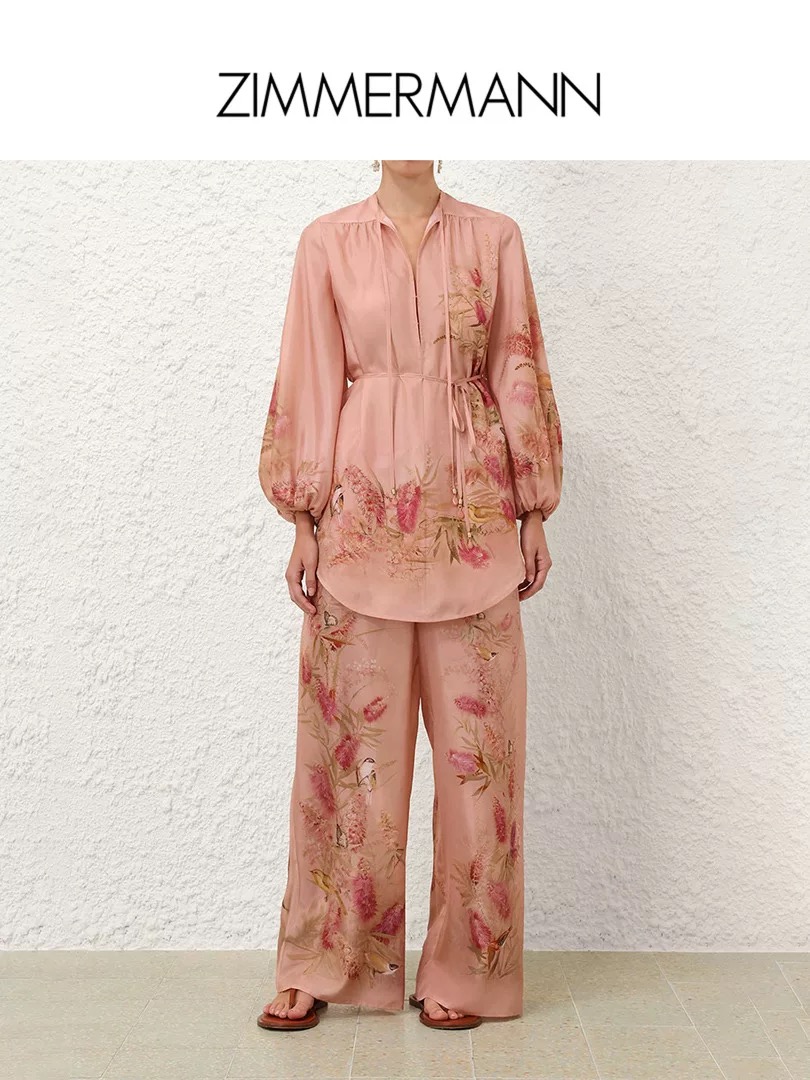 NO:566806,Style No. G25101457 ZIMMERMA*N ZIMMERMA*N Australian brand, high-end customized simulated mercerized satin fabric, fashionable two-piece suit with flowers, branches and leaves printing!  Concealed placket, tie-neck, loose and versatile, lantern sleeves, long-sleeved shirts, drawstrings, elastic waist, loose wide-leg trousers!  1.2.3.4/SMLXL (M size shoulder width 38, front bust 108 loose, sleeve length 60, dress length 84, waist 70 loose, pants length 105) hair,,real silk,alexander wang19860909款号G25101457 ZIMMERMA*N 兹默曼澳洲品牌 高端定制仿真丝光感丝缎面料花朵枝叶印花时尚两件套装！暗扣门襟系带领宽松百搭灯笼袖长袖衬衣抽绳松紧腰宽松阔腿裤长裤！1.2.3.4/SMLXL（M码肩宽38,前胸围108宽松,袖长60,衣长84,腰围70松紧,裤长105）发,,real silk,alexander wang,Women's clothing
