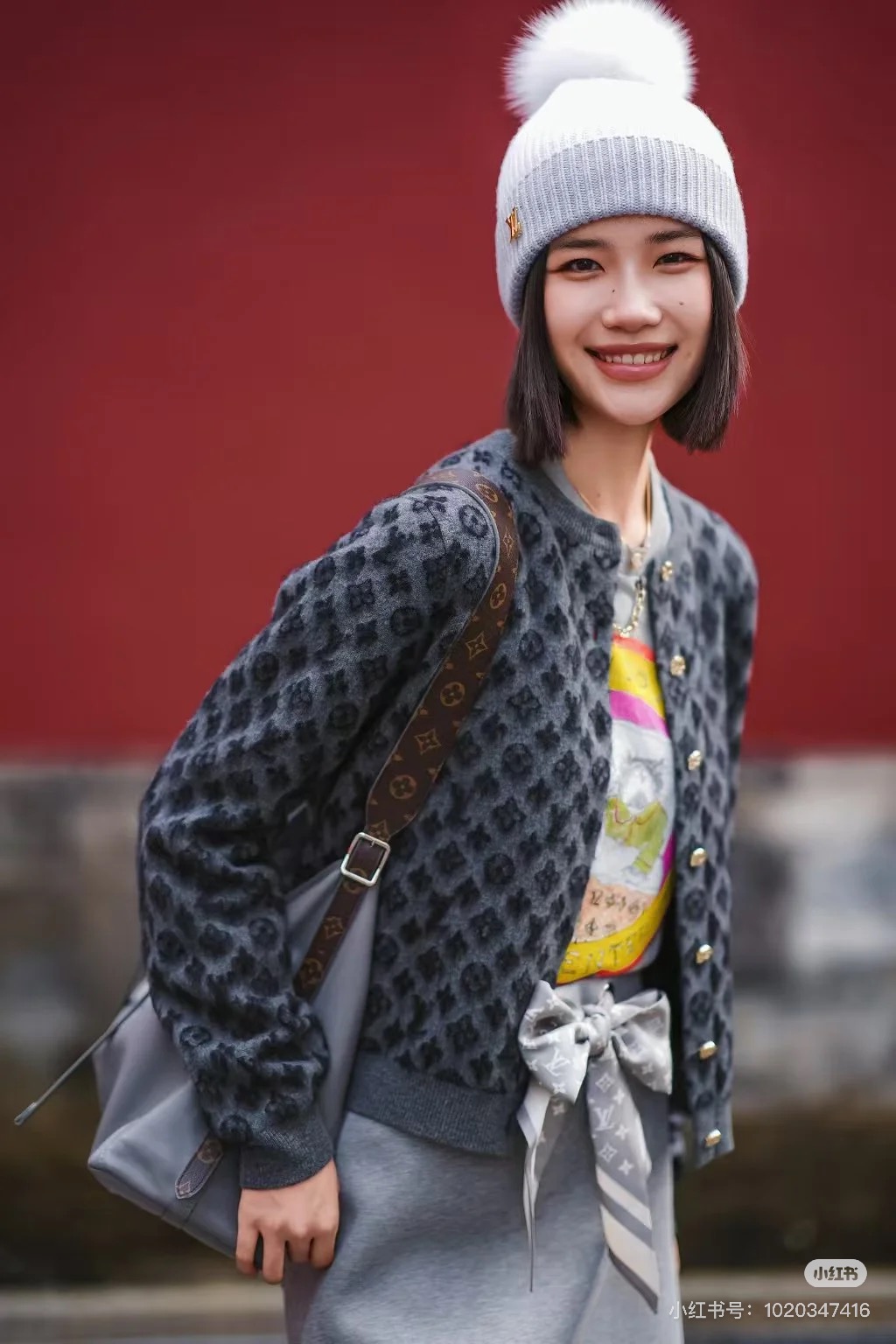 NO:566819,Style number G25101428 LOUIS*Lvjia LV new high-end customized mohair wool blended fabric, classic presbyopic letter logo jacquard wheat ears gold buttons single-breasted placket round neck long-sleeved knitted cardigan top!  Beige, dark gray, (M size bust 92, sleeve length 61, dress length 54/elastic fabric size is for reference only) hair,,louis vuitton,louis vuitton,louis vuitton,louis vuitton,alexander wang19860909款号G25101428 LOUIS*驴家LV新款 高端定制马海毛羊毛混纺面料、经典老花字母logo提花麦穗金扣单排扣门襟圆领长袖针织开衫上衣！浅驼色、深灰色、（M码胸围92,袖长61,衣长54/弹力面料尺寸仅供参考）发,,louis vuitton,louis vuitton,louis vuitton,louis vuitton,alexander wang,Women's clothing