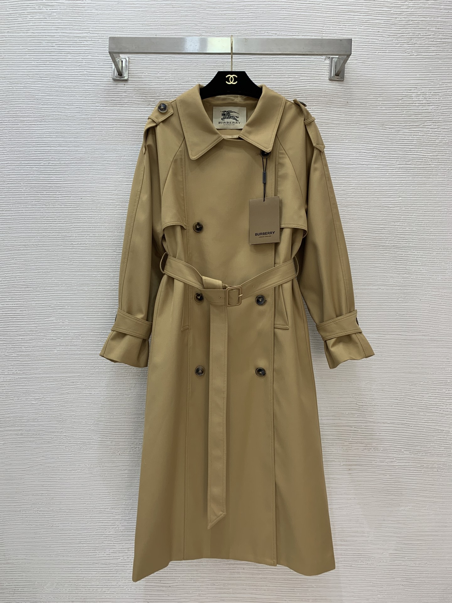 NO:576238,Model No. G25102188 BURBERR* new high-end customized double-breasted lapels, loose and fashionable, with a belt to tighten the waist and slim down, mid-length windbreaker coat!  Khaki, gray, (M size bust 120, raglan sleeve length 73, dress length 86),,burberry,jackets & coats,alexander wang19860909款号G25102188 BURBERR*新款高端定制 双排扣翻领宽松时尚搭配腰带收腰显瘦中长款风衣外套大衣！卡其色、灰色、 （M码胸围120,连肩袖长73,衣长86）,,burberry,jackets & coats,alexander wang,Women's clothing