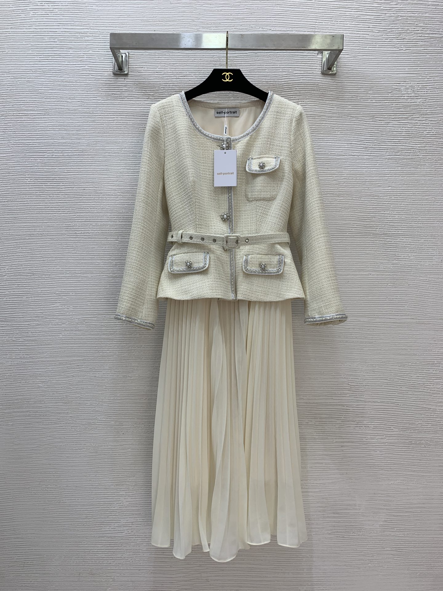 NO:575846,Model No. G25101857 Self-portrai* New SP Home high-end customized heavy-duty beaded edge button placket round neck long-sleeved fake two-piece spliced ​​pleated dress with belt!  Apricot, black, (size M shoulder width 37 with shoulder pads, bust 90, waist 74, sleeve length 55, skirt length 115) hair, skirts, alexander wang19860909款号G25101857 Self-portrai*新款SP家高端定制重工钉珠边系扣门襟圆领长袖假两件拼接百褶连衣裙配有腰带！杏色、黑色、  （M码肩宽37有垫肩,胸围90,腰围74,袖长55,裙长115）发,,skirts,alexander wang,Women's clothing