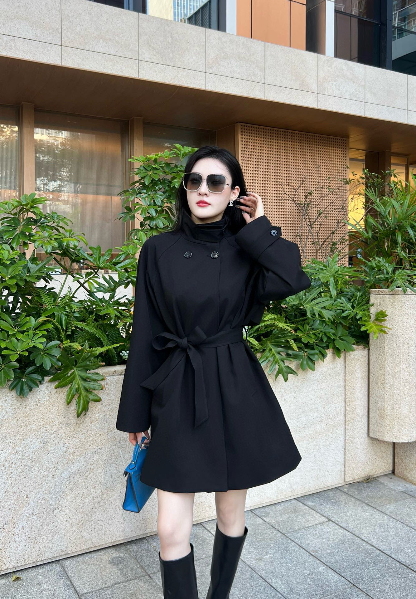 NO:576483,Style No. G25102387 BURBERR* new B family high-end customized fabric!  Simple and fashionable stand-up collar placket and waist-cinching short windbreaker for a slimmer little guy!  Khaki, black, (M size bust 120, raglan sleeve length 73, dress length 86) hair,,burberry,jackets & coats,alexander wang19860909款号G25102387 BURBERR*新款 B家高端定制面料！简约时尚立领门襟搭配腰带收腰显瘦短款风衣小个子外套！卡其色、黑色、 （M码胸围120,连肩袖长73,衣长86）发,,burberry,jackets & coats,alexander wang,Women's clothing