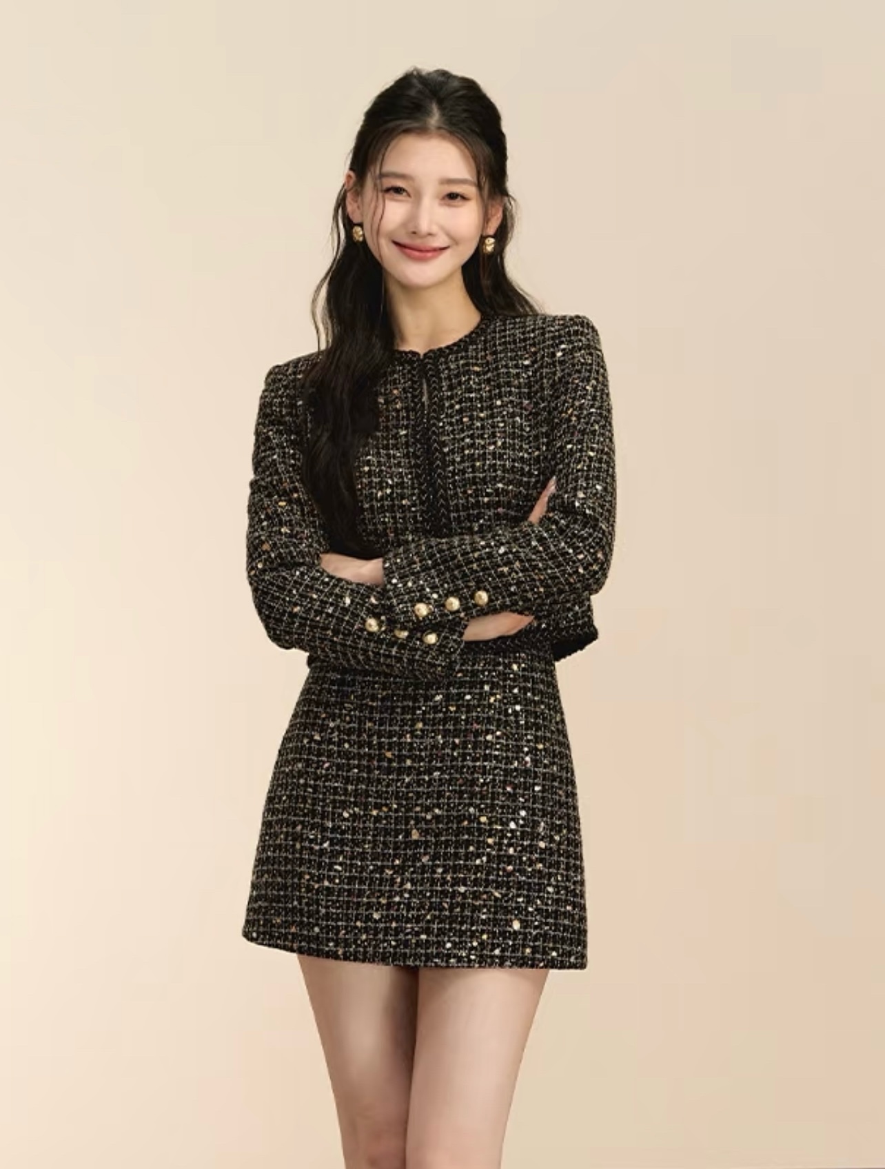 NO:576634,Jackets and skirts model number G25102484 Chane* new high-end customized gold and silver thread sequins woven woolen fabrics, two-piece suit with the temperament of a wealthy daughter and a noble lady!  Twist-hemmed short round-neck jacket top with high-waisted slimming A-line skirt!  Black and gold, (size M shoulder width 37 with shoulder pads, bust 96, sleeve length 58, dress length 48; waist 70, hip 92, skirt length 45, chanel, skirts, jackets & coats, alexander wang19860909外套、半裙款号G25102484 Chane*新款 高端定制金银丝线亮片编织粗纺面料、财阀千金大小姐气质名媛小香风两件套装！麻花包边短款圆领外套上衣高腰显瘦A字短裙半身裙！黑金色, （M码肩宽37有垫肩,胸围96,袖长58,衣长48；腰围70,臀围92,裙长45,,chanel,skirts,jackets & coats,alexander wang,Women's clothing