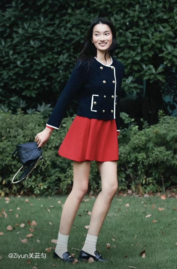 NO:577241,Style No. G25102737 Maje French singles new high-end customized sheep wool blended yarn fabric, gold double-breasted contrasting color hemming, fashionable and elegant short knitted cardigan top!  Navy blue, (size M shoulder width 37, bust 94, sleeve length 59, dress length 55) hair, alexander wang19860909款号G25102737 Maje法单新款 高端定制绵羊毛混纺纱线面料、金色双排扣撞色包边时尚气质短款针织开衫上衣！藏青色,（M码肩宽37,胸围94,袖长59,衣长55）发,,alexander wang,Women's clothing