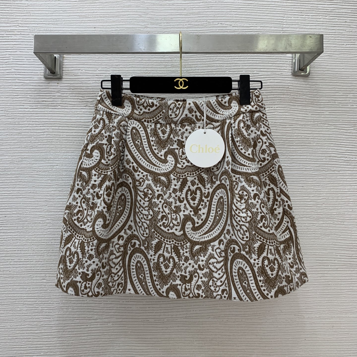 NO:578417,Style No. G25110187 Chloè's new winter style, high-end customized thick vintage jacquard fabric, pockets on both sides and pleated design, fashionable and versatile high-waisted slim skirt and skirt!  Brown, black, (size M waist 70, hips 98, skirt length 40) hair, chloe, skirts, alexander wang19860909款号G25110187 Chloè冬季新款 高端定制厚款复古提花面料、两侧插口袋压褶设计时尚百搭高腰显瘦短裙半身裙！棕色、黑色、 （M码腰围70,臀围98,裙长40）发,,chloe,skirts,alexander wang,Women's clothing