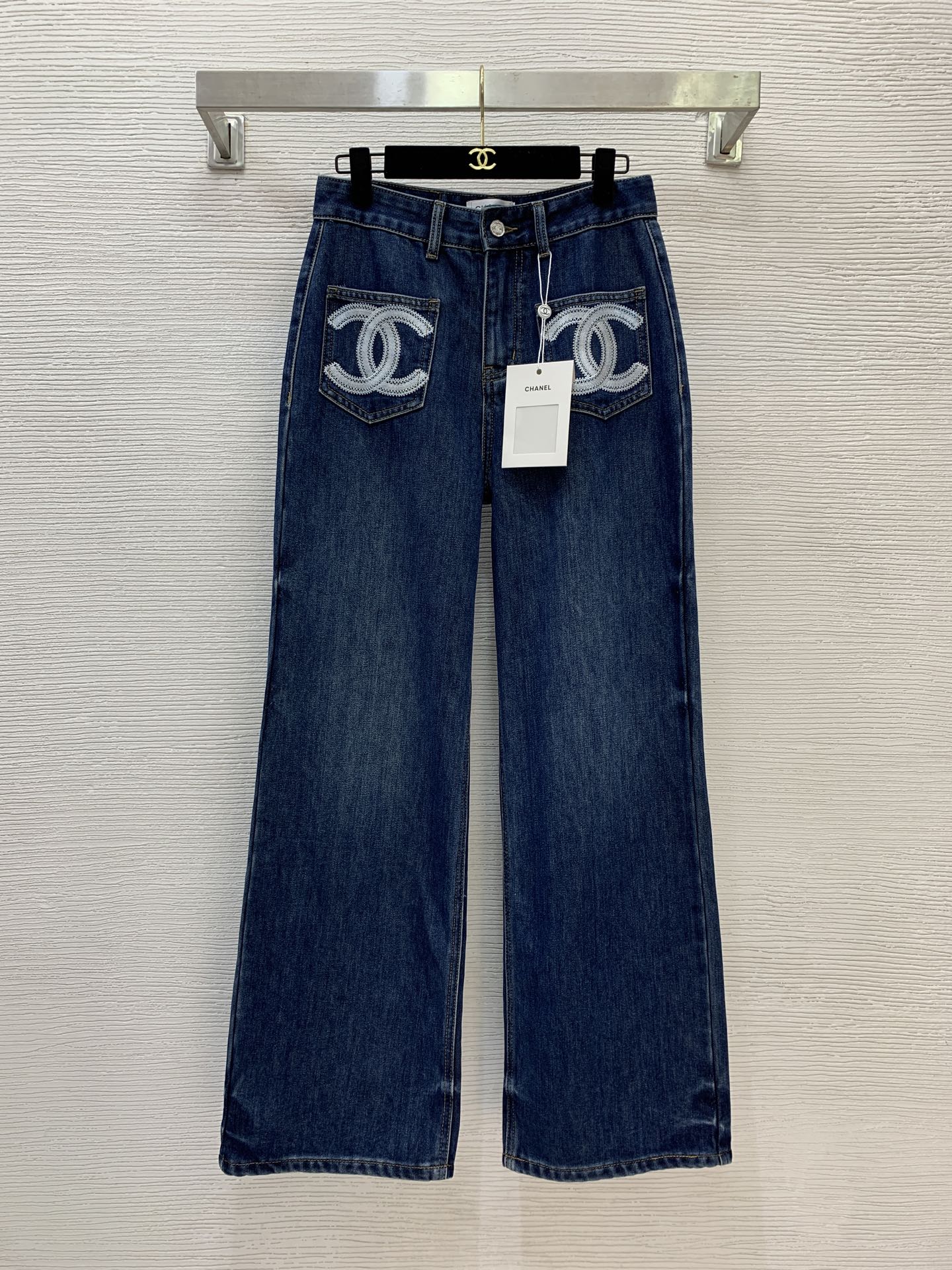 NO:578899,Style No. G25110457 Chane's latest style with velvet and thickening, high-end customized washed denim cotton fabric, double C letter logo pockets, fashionable straight-leg wide-leg jeans!  Blue, 34.36.38 (size 36 waist 70 non-elastic, pants length 105) hair,,chanel,jeans,alexander wang19860909款号G25110457 加绒加厚Chane*新款 高端定制洗水牛仔棉面料、双C字母logo口袋时尚气质直筒阔腿牛仔裤！蓝色,34.36.38（36码腰围70无弹力,裤长105）发,,chanel,jeans,alexander wang,Women's clothing
