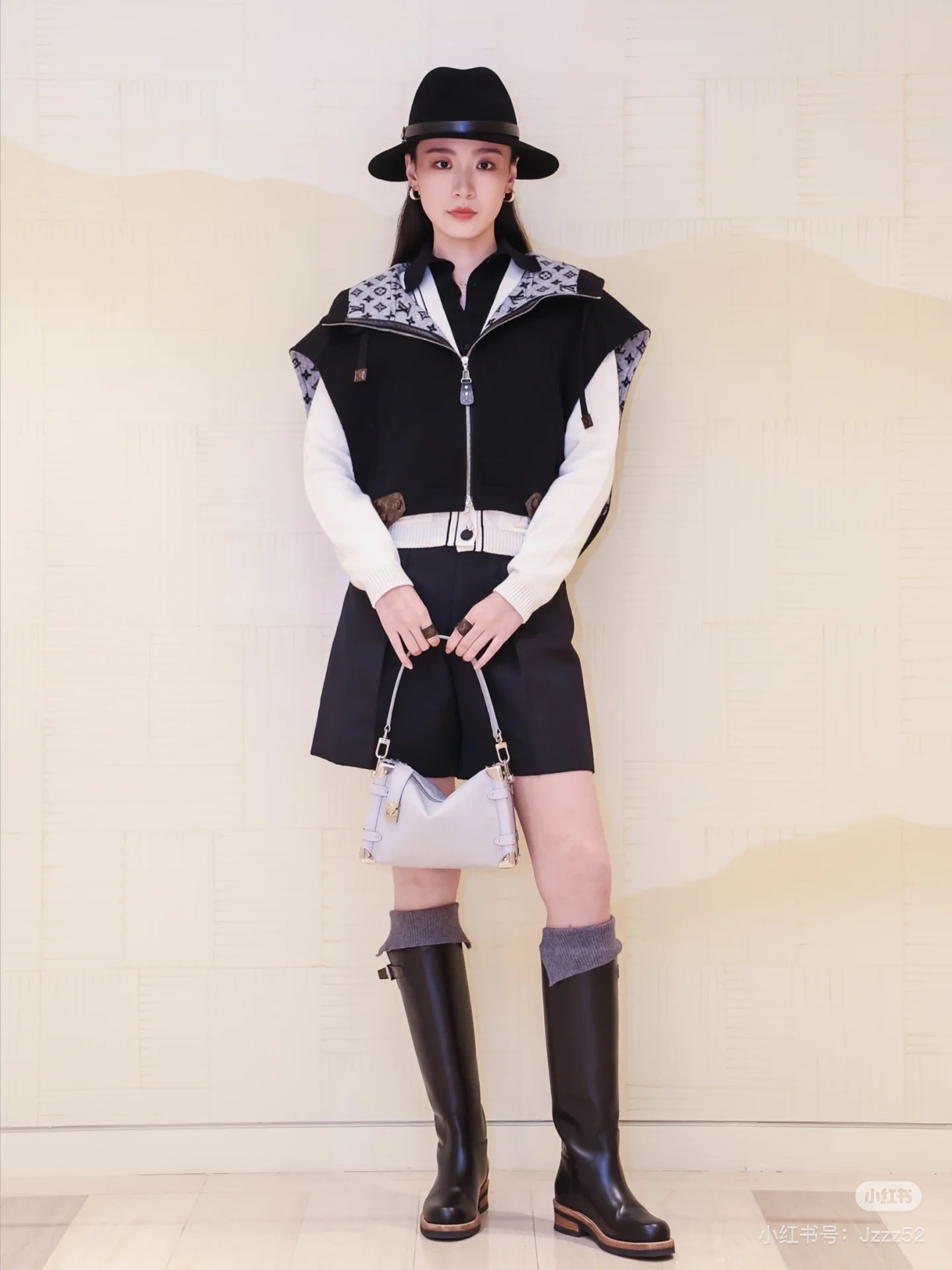 NO:578186,Model No. D25103158 LOUIS*Lvjia LV’s new style, all-over presbyopia letter print on the inside, letter logo hardware, leather splicing decoration, loose and versatile, fashionable woolen waistcoat, zipper fly, hooded vest jacket!  Apricot, black, (M size loose bust, length 50) hair,,louis vuitton,louis vuitton,louis vuitton,louis vuitton,jackets & coats,hats,alexander wang19860909款号D25103158 LOUIS*驴家LV新款 内里通体老花字母印花、采用字母logo五金配件皮革拼接装饰宽松百搭时尚毛呢坎肩拉链门襟连帽马甲外套！杏色、黑色、（M码胸围宽松,衣长50）发,,louis vuitton,louis vuitton,louis vuitton,louis vuitton,jackets & coats,hats,alexander wang,Women's clothing