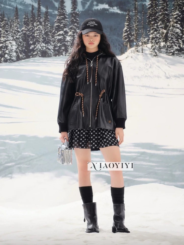 NO:578743,Model No. D25110386 LOUIS*Lvjia LV new style letter logo presbyopia printed lining, waist drawstring design, fashionable and elegant PU leather hooded leather jacket!  Black, (M size shoulder width 55, chest 116, sleeve length 54, clothing length 72) hair,,louis vuitton,louis vuitton,louis vuitton,louis vuitton,jackets & coats,hats,alexander wang19860909款号D25110386 LOUIS*驴家LV新款 字母logo老花印花内衬、腰部抽绳设计时尚大方PU皮革连帽皮外套！黑色,（M码肩宽55,胸围116,袖长54,衣长72）发,,louis vuitton,louis vuitton,louis vuitton,louis vuitton,jackets & coats,hats,alexander wang,Women's clothing