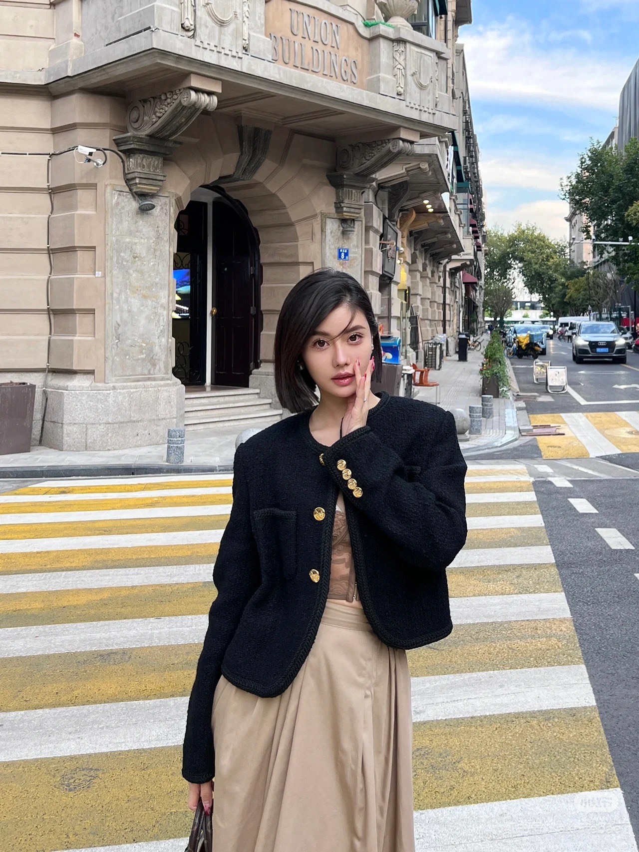 NO:578895,Style No. G25110428 Celin* Celin's new high-end customized classic carriage gold buttons, high-end barrage letter logo jacquard lining with double pockets, fashionable and versatile round neck short style jacket!  Black, 36.38.40 (size 38, shoulder width 39 with shoulder pads, bust 96, sleeve length 60, dress length 51) hair,,celine,jackets & coats,alexander wang19860909款号G25110428 Celin*思琳新款 高端定制经典马车金纽扣、高级感弹幕字母logo提花内衬双口袋时尚百搭圆领短款小香风外套！黑色,36.38.40（38码肩宽39有垫肩,胸围96,袖长60,衣长51）发,,celine,jackets & coats,alexander wang,Women's clothing