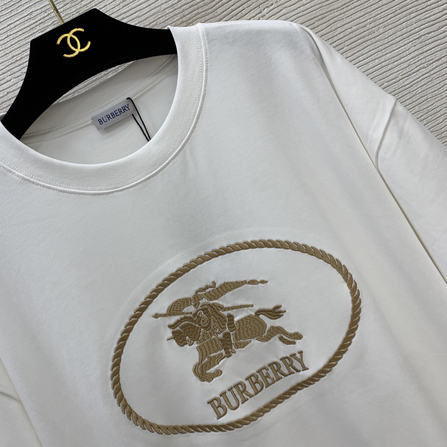 款号D 男女同款♥️BURBERR*26早春新款 高端定制纯棉精品质量！重工贴布刺绣骑士战马logo徽标