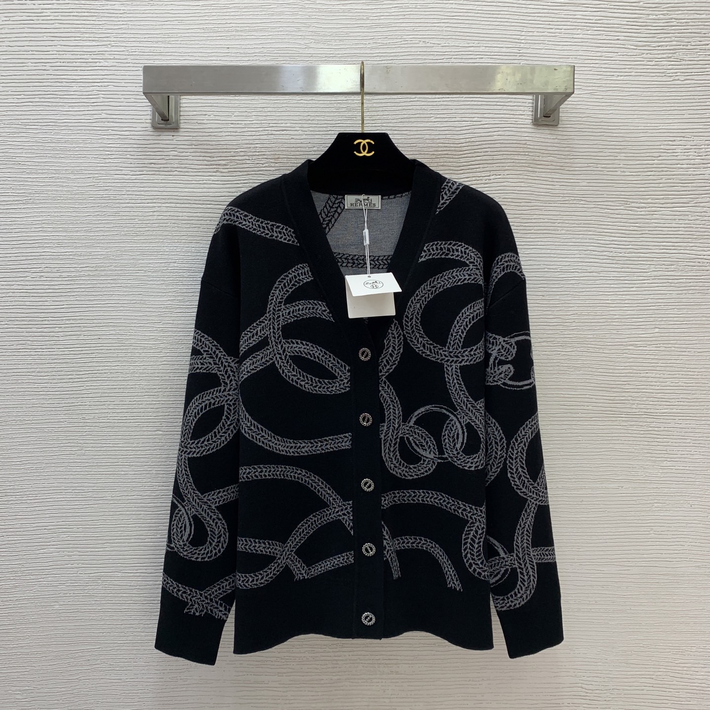 NO:579512,Model No. G25110742 HERM's latest high-end customized wool blended yarn fabric, looped hemp rope pattern button placket V-neck loose and versatile long-sleeved knitted cardigan top jacket!  Black, red, (M size shoulder width 52, chest 104, sleeve length 50, dress length 62) hair, hermes, jackets & coats, alexander wang19860909款号G25110742 HERM*新款 高端定制羊毛混纺纱线面料、环圈麻绳图案系扣门襟V领宽松百搭长袖针织开衫上外套！黑色、红色、（M码肩宽52,胸围104,袖长50,衣长62）发,,hermes,jackets & coats,alexander wang,Women's clothing