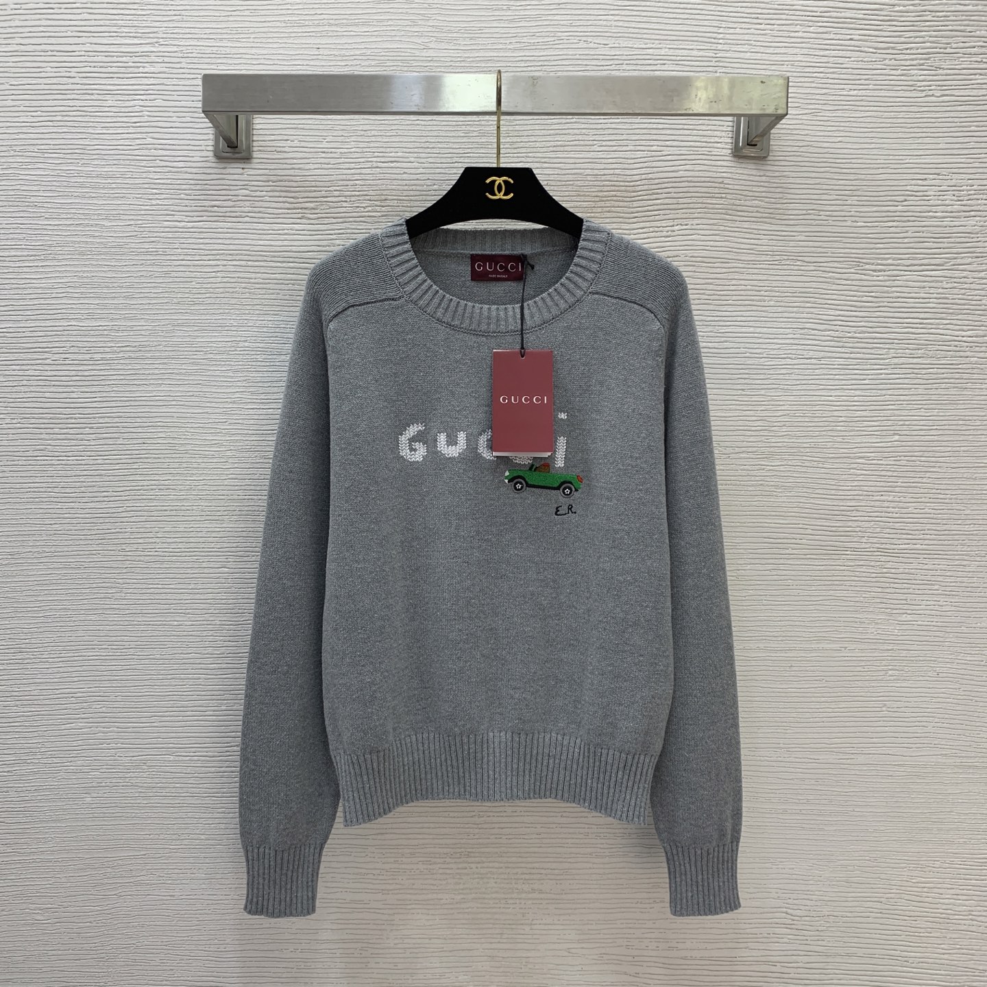 NO:588404,Model number G25110857 GUCC* new high-end customized wool yarn fabric, green car letter logo embroidery logo round neck pullover long-sleeved sweater top!  Gray, (M size bust 92, raglan sleeve length 72, dress length 57) hair,,gucci,alexander wang19860909款号G25110857 GUCC*新款 高端定制羊毛纱线面料、绿色小车车字母logo刺绣徽标圆领套头长袖针织衫上衣！灰色,（M码胸围92,连肩袖长72,衣长57）发,,gucci,alexander wang,Women's clothing