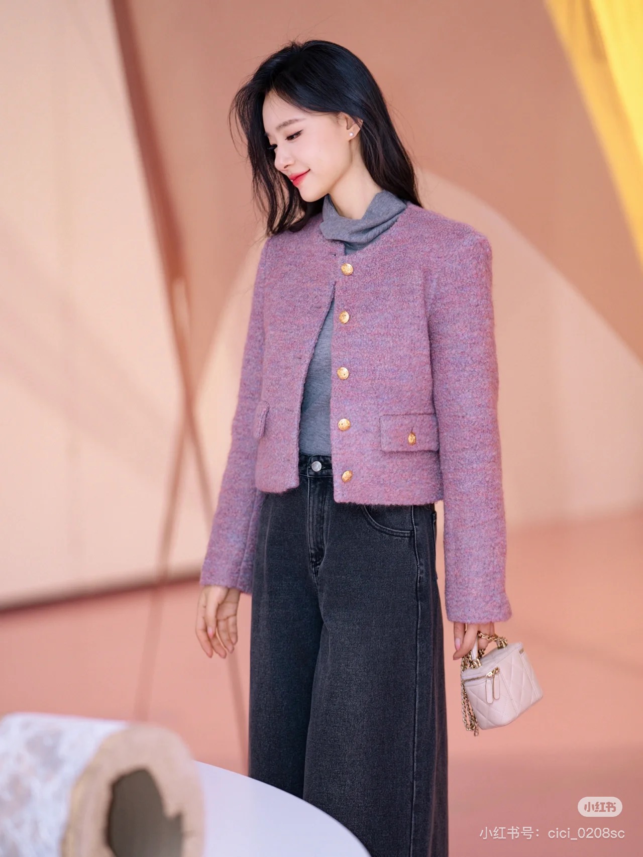 NO:579324,Model No. G25110618 CELIN* Celin's new high-end customized purple wool blended woolen fabric, stylish and fashionable gold buttons, round neck, long sleeves, short style and small style jacket!  (M size shoulder width 38 with shoulder pads, bust 94, sleeve length 59, dress length 50),,celine,jackets & coats,alexander wang19860909款号G25110618 CELIN*思琳新款 高端定制紫色系羊毛混纺粗纺面料、气质时尚金色纽扣圆领长袖短款小香风外套！ （M码肩宽38有垫肩,胸围94,袖长59,衣长50）,,celine,jackets & coats,alexander wang,Women's clothing