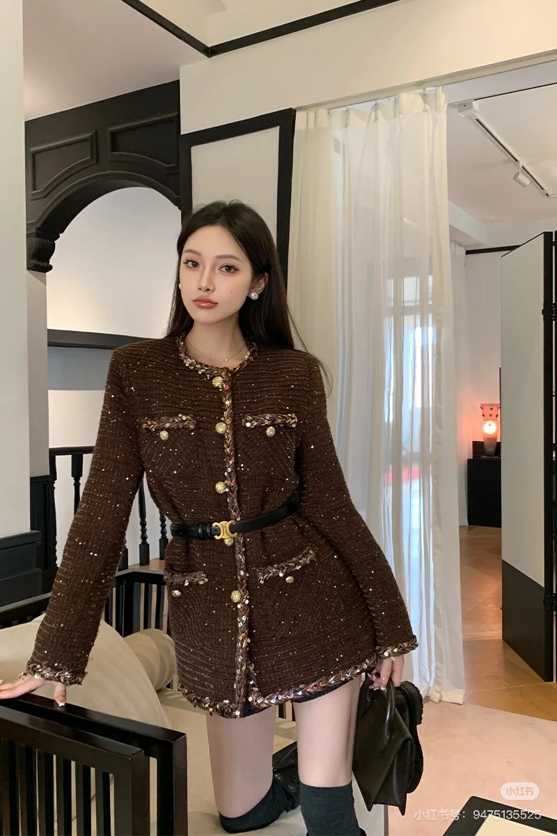 NO:586565,Model No. G25110753 CHANE*L new model, high-end customized wool blended sequin woven tweed, gold thread twist binding, rich temperament of a wealthy daughter, sweet round neck, long sleeves, mid-length small fragrance jacket, price does not include dust bag!  Brown, (size M shoulder width 37 with shoulder pads, bust 98, sleeve length 57, dress length 66) hair,,chanel,jackets & coats,alexander wang19860909款号G25110753 CHANE*L新款 高端定制羊毛混纺亮片编织粗花呢金线麻花包边、财阀千金大小姐气质甜美圆领长袖中长款小香风外套价格不含防尘袋！咖啡色、 （M码肩宽37有垫肩,胸围98,袖长57,衣长66）发,,chanel,jackets & coats,alexander wang,Women's clothing