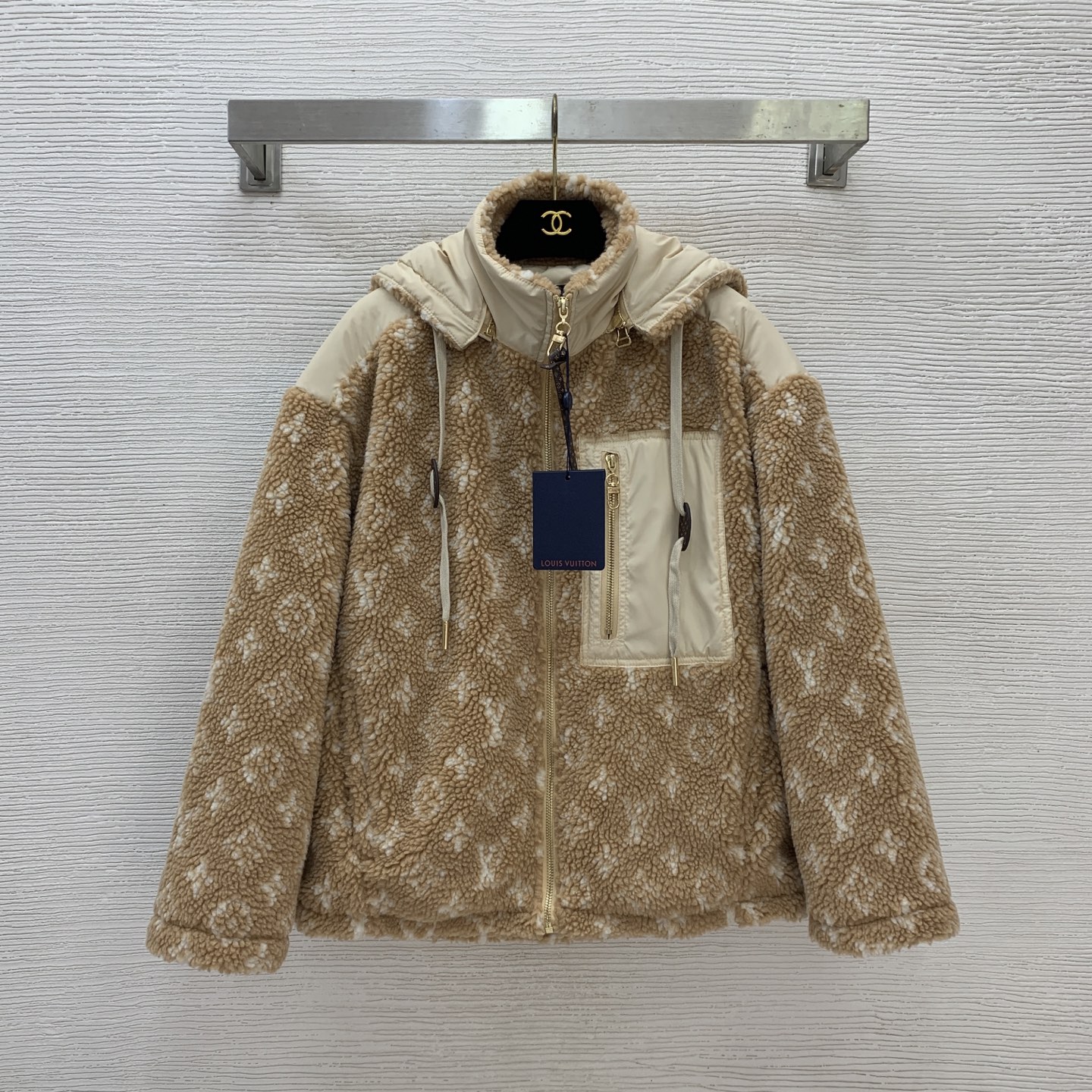 NO:590474,Model No. D25111175 LOUIS*Lvjia LV new model, classic presbyopic letter logo, eco-friendly lambswool fabric, contrasting color splicing zipper pockets, personalized and fashionable hooded zipper thick coat!  (M size shoulder width 55, chest 120, sleeve length 50, clothing length 62) hair,,louis vuitton,louis vuitton,louis vuitton,louis vuitton,jackets & coats,hats,alexander wang19860909款号D25111175 LOUIS*驴家LV新款 经典老花字母logo环保羊羔毛面料、撞色拼接拉链口袋个性时尚连帽拉链厚外套！（M码肩宽55,胸围120,袖长50,衣长62）发,,louis vuitton,louis vuitton,louis vuitton,louis vuitton,jackets & coats,hats,alexander wang,Women's clothing