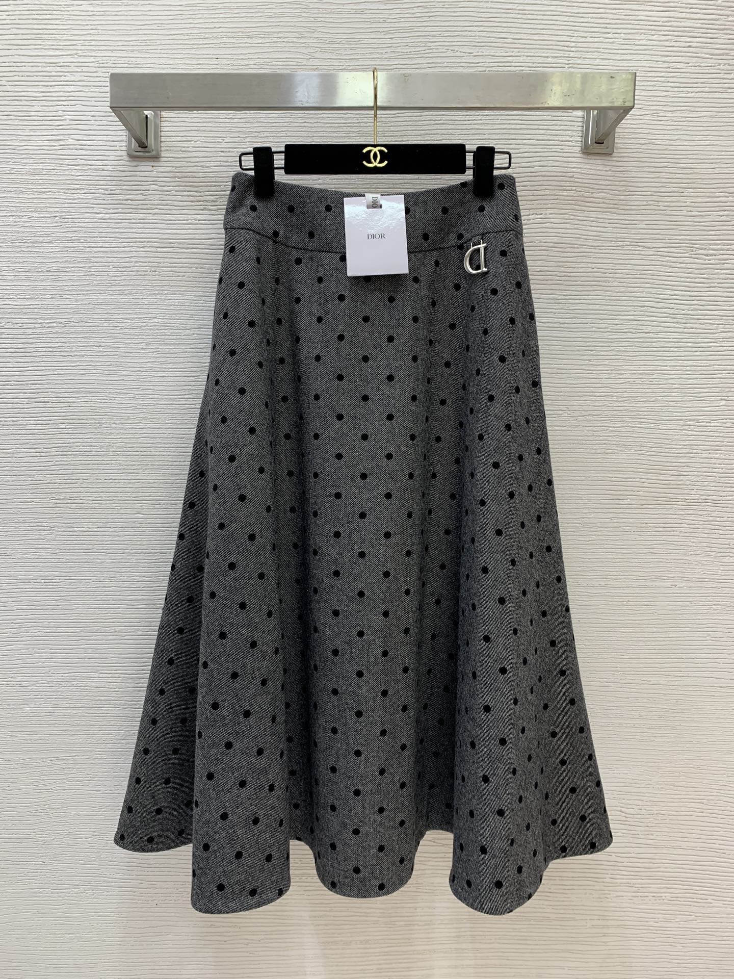 NO:589466,Model No. G25111043 Dio* new high-end customized D-shaped metal accessories, pockets on both sides, high waist, slimming and wide hem mid-length skirt!  Gray, (S size waist 68, skirt length 80) hair, dior, skirts, alexander wang19860909款号G25111043 Dio*新款 高端定制D字金属配件装饰、两侧插口袋高腰显瘦大摆中长款半身裙！灰色, （S码腰围68,裙长80）发,,dior,skirts,alexander wang,Women's clothing