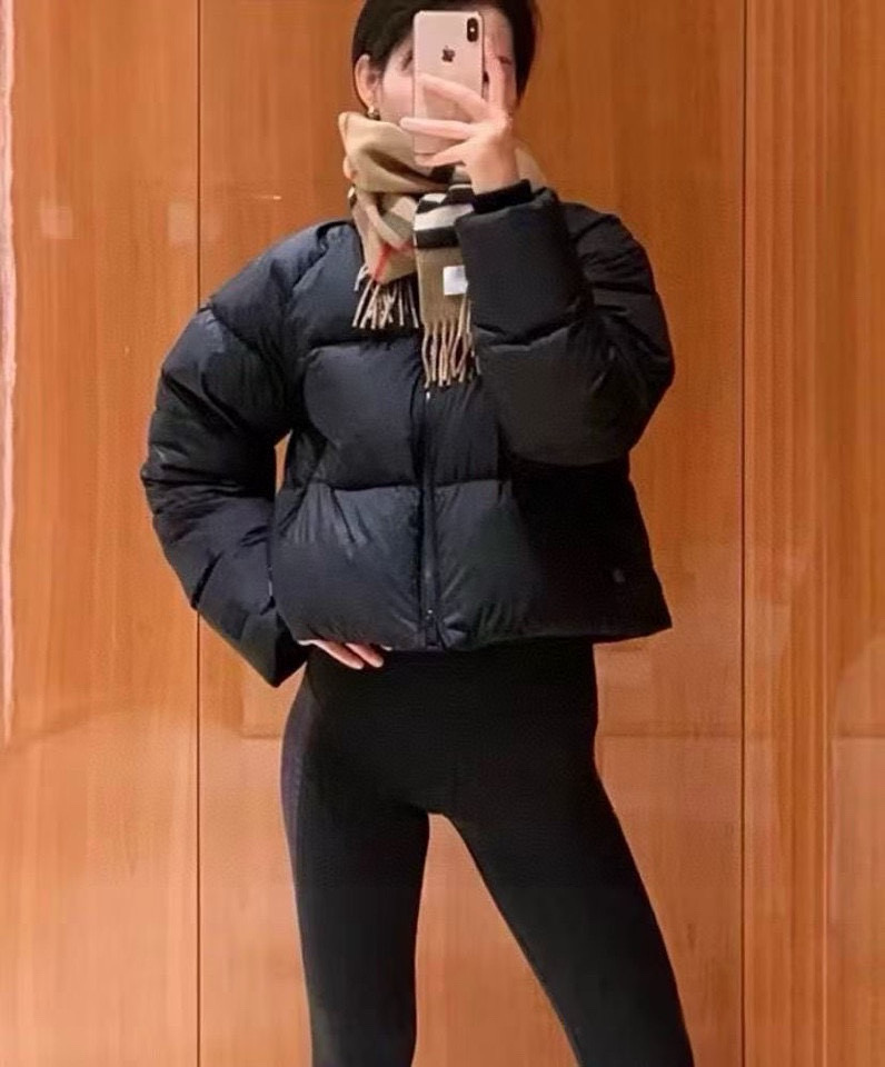 NO:589429,Model No. G25111073 BURBERR* New style B home custom plaid splicing collar sleeves BBR silicone logo decoration zipper placket stand collar short bread coat down jacket!  Brown, black (one size fits all, bust 114, raglan sleeve length 70, dress length 56) hair, burberry, jackets & coats, down jacket, alexander wang19860909款号G25111073 BURBERR*新款 B家定制格纹拼接领子袖子BBR硅胶徽标装饰拉链门襟立领短款面包服羽绒服外套！咖色、黑色（均码胸围114,连肩袖长70,衣长56）发,,burberry,jackets & coats,down jacket,alexander wang,Women's clothing