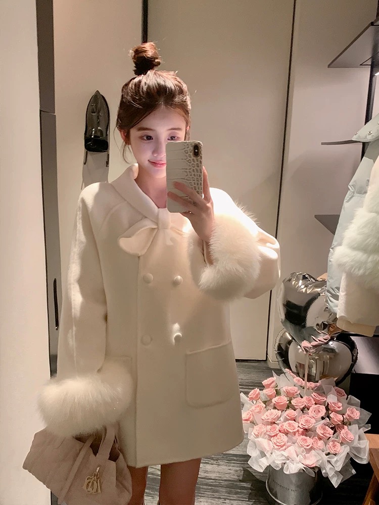 NO:589433,Model No. G25111058 MIUMI*Miaojia's new high-end custom-made Australian double-sided woolen high-quality fabric cuffs, removable fox fur collar, decorative bow collar, loose and versatile, sweet and sweet for little people, the woolen coat comes with a dust bag!  Off-white, charcoal black, (S size bust 112, raglan sleeve length 70, dress length 80) hair,,miumiu,jackets & coats,alexander wang19860909款号G25111058 MIUMI*缪家新款高端定制澳洲双面羊毛呢优质面料袖口可拆卸狐狸毛领装饰蝴蝶结领子、宽松百搭气质甜美小个子毛呢大衣外套赠送防尘袋！米白色、炭黑色、（S码胸围112,连肩袖长70,衣长80）发,,miumiu,jackets & coats,alexander wang,Women's clothing