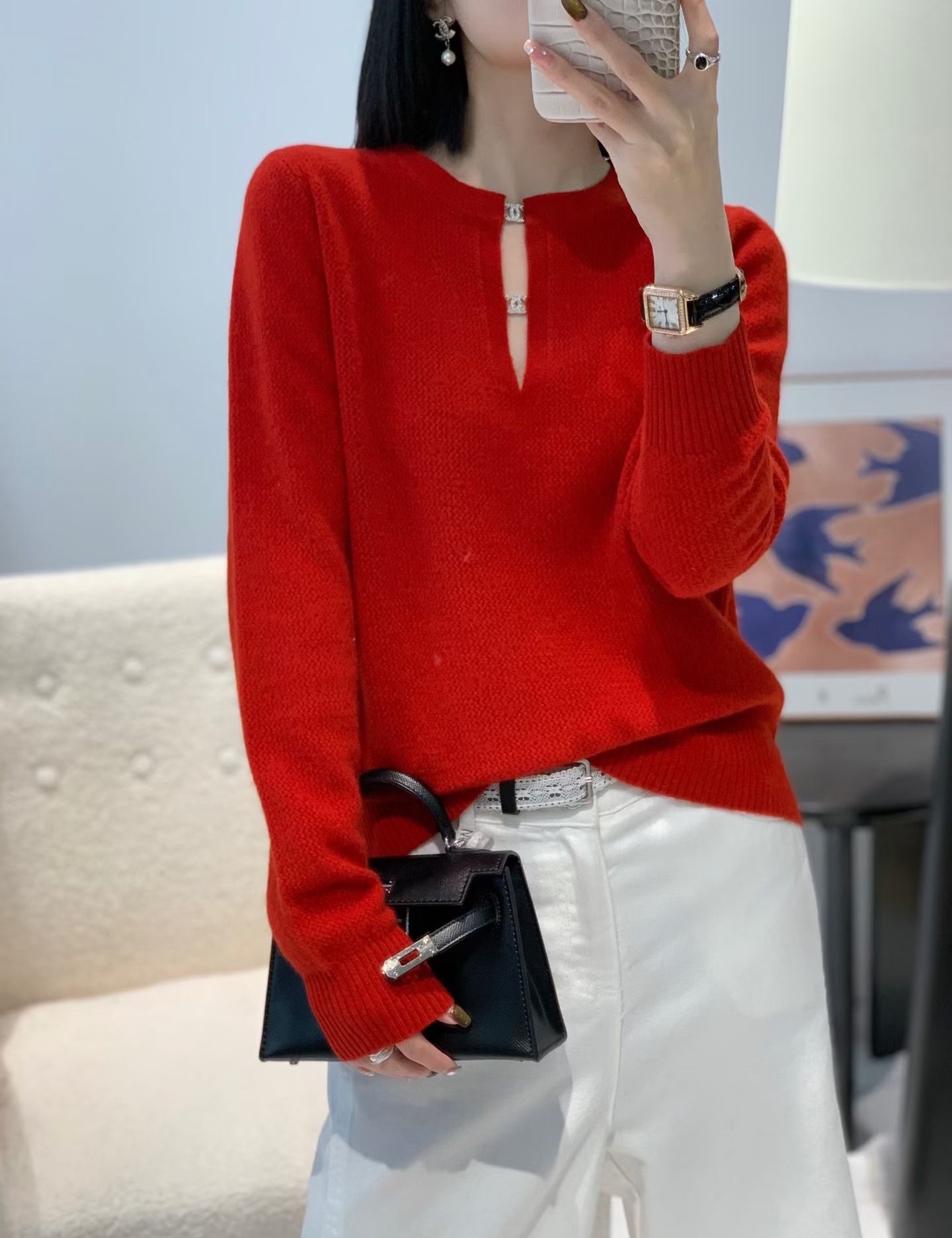 NO:591849,Style No. G25111457 Chane’s latest high-end customized wool yarn fabric is soft and skin-friendly!  Double C diamond-encrusted accessories decorate the hollow see-through short pullover sweater top!  Beige, red, dark gray (one size fits all shoulder width 36, bust 96, sleeve length 63, dress length 56) hair,,chanel,alexander wang19860909款号G25111457 Chane*新款 高端定制羊毛纱线面料柔软亲肤！双C镶钻配件装饰镂空透视短款套头针织衫上衣！米色、红色、深灰色（均码肩宽36,胸围96,袖长63,衣长56）发,,chanel,alexander wang,Women's clothing