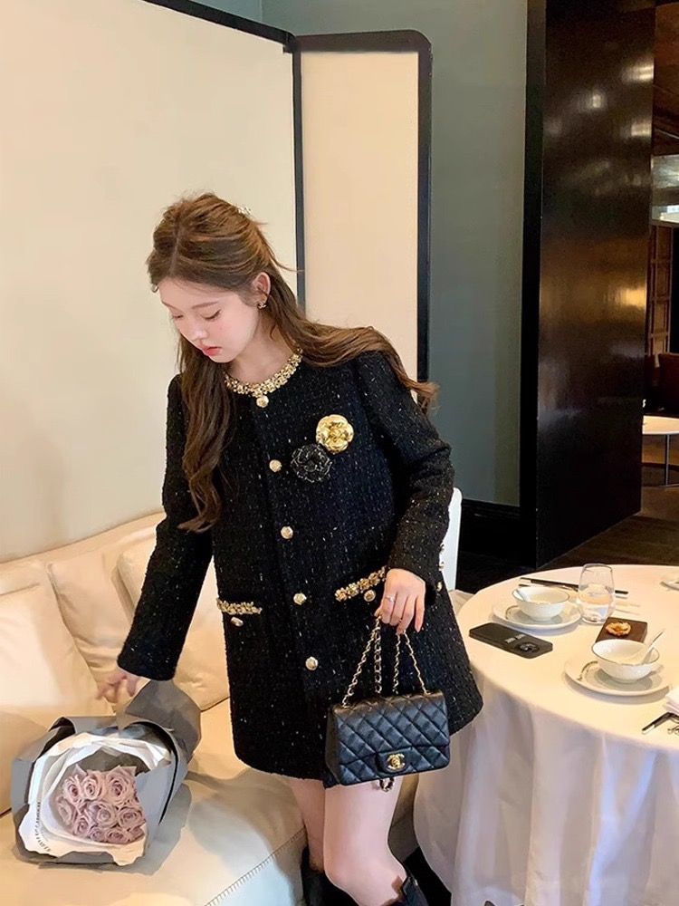 NO:605204,Model No. G25111538 CHANE* new model, high-end customized gold and silver filigree woven woolen fabric, heavy industry chain, diamond decoration, button placket, round neck, long sleeves, mid-length small style jacket!  Black, (size M shoulder width 37 with shoulder pads, bust 102, sleeve length 58, dress length 73) hair,,chanel,jackets & coats,alexander wang19860909款号G25111538 CHANE*新款 高端定制金银丝编织粗纺面料、重工链条镶钻装饰系扣门襟圆领长袖中长款小香风外套！黑色, （M码肩宽37有垫肩,胸围102,袖长58,衣长73）发,,chanel,jackets & coats,alexander wang,Women's clothing
