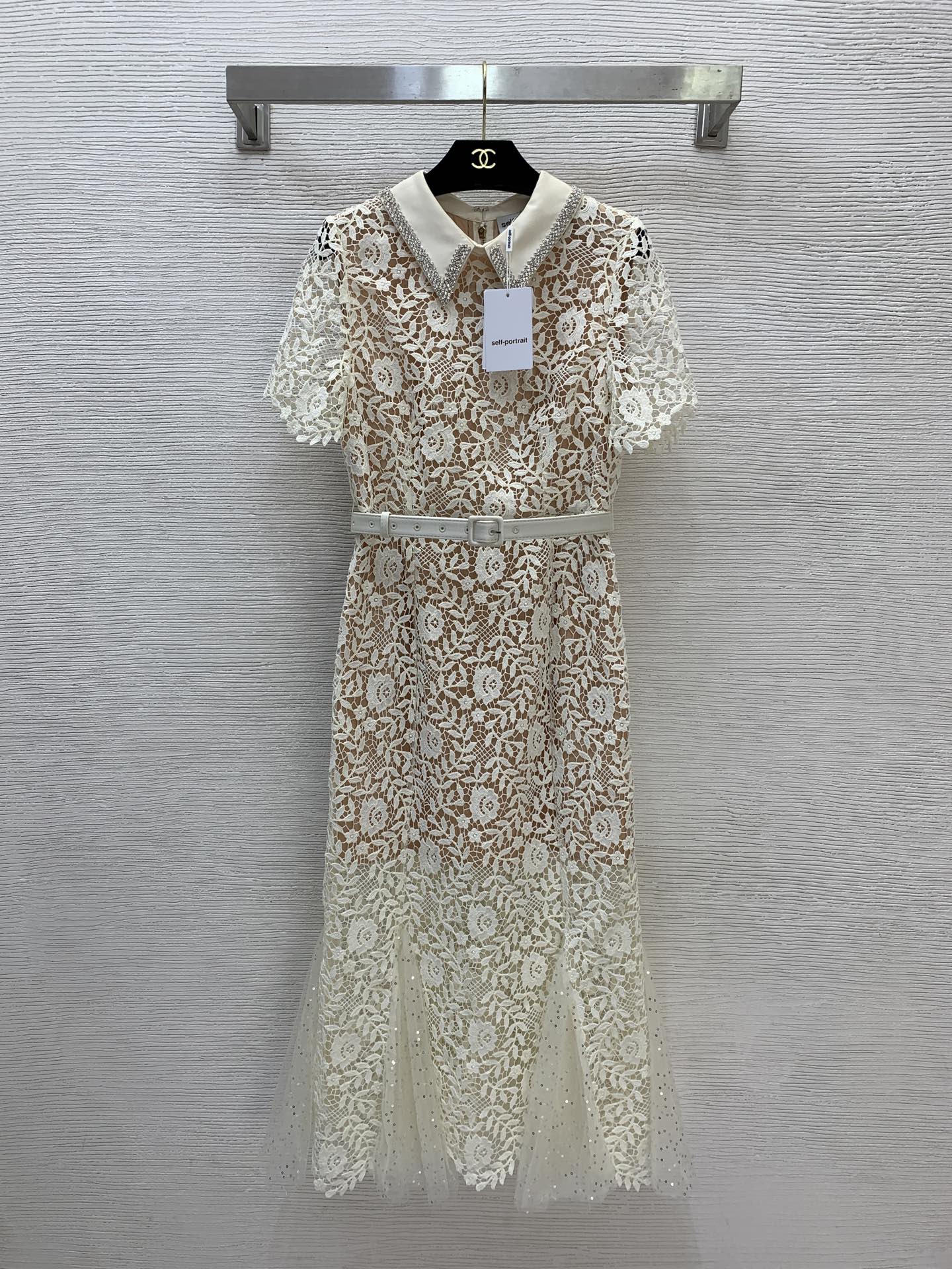 NO:606607,Style No. G25111853 Self-Portrai* New SP Home high-end customized lace water-soluble hollow hook-and-loop pattern fabric, luxurious heavy-duty diamond collar decorated with sequined mesh stitching fishtail skirt waist slimming short-sleeved hip-covering dress with belt!  Apricot, black, (M size shoulder width 37, bust 84~88, waist 74, sleeve length 25, skirt length 125) hair, skirts, T-shirt, alexander wang19860909款号G25111853 Self-Portrai*新款SP家高端定制蕾丝水溶镂空勾花面料、奢华重工镶钻领子装饰亮片网纱拼接鱼尾裙摆收腰显瘦短袖包臀连衣裙配腰带！杏色、黑色、  （M码肩宽37,胸围84～88,腰围74,袖长25,裙长125）发,,skirts,T-shirt,alexander wang,Women's clothing