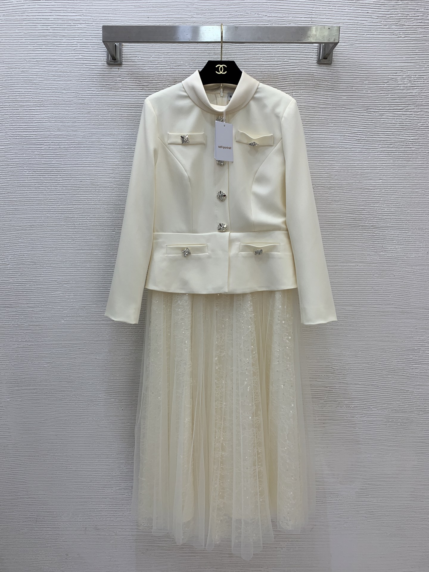 NO:608627,Model No. G25112027 Self-portrai* new high-end customized fabric, high-end luxury diamond button decoration, fake two-piece design mesh patchwork long-sleeved dress with slim waist and wide hem!  Apricot, black, (size M shoulder width 37cm with shoulder pads, bust 92cm, waist 76cm, sleeve length 57cm, skirt length 120cm) hair, skirts, alexander wang19860909款号G25112027 Self-portrai*新款高端定制面料、高级感奢华镶钻纽扣装饰、假两件设计网纱拼接收腰显瘦大摆长袖连衣裙！杏色、黑色、 （M码肩宽37有垫肩,胸围92,腰围76,袖长57,裙长120）发,,skirts,alexander wang,Women's clothing