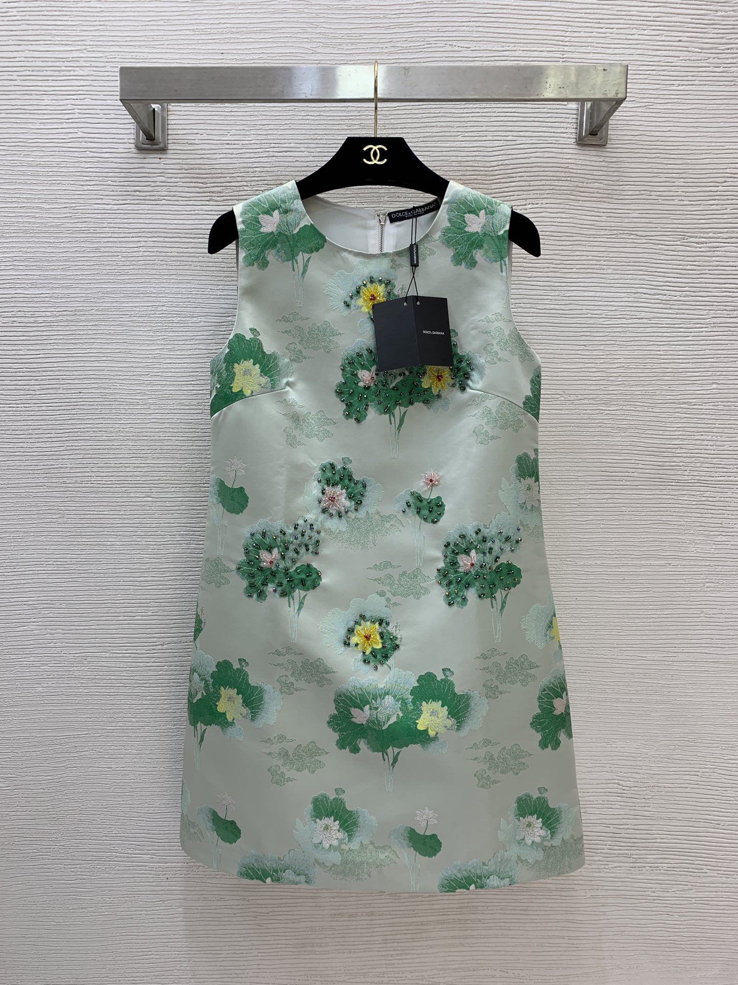 NO:606589,Style No. G25111839 Dolce & Gabbana DG’s new high-end customization, fresh and elegant ink-painted lotus pond jacquard fabric, heavy embroidered beads on the front, slim fit and slim sleeveless vest dress!  (S size bust 84, skirt length 85) hair,,Dolce&Gabbana,skirts,alexander wang19860909款号G25111839 杜嘉班纳DG新款高端定制 清新淡雅水墨画荷塘池提花面料、前片重工绣珠装饰修身显瘦无袖背心连衣裙！ （S码胸围84,裙长85）发,,Dolce&Gabbana,skirts,alexander wang,Women's clothing