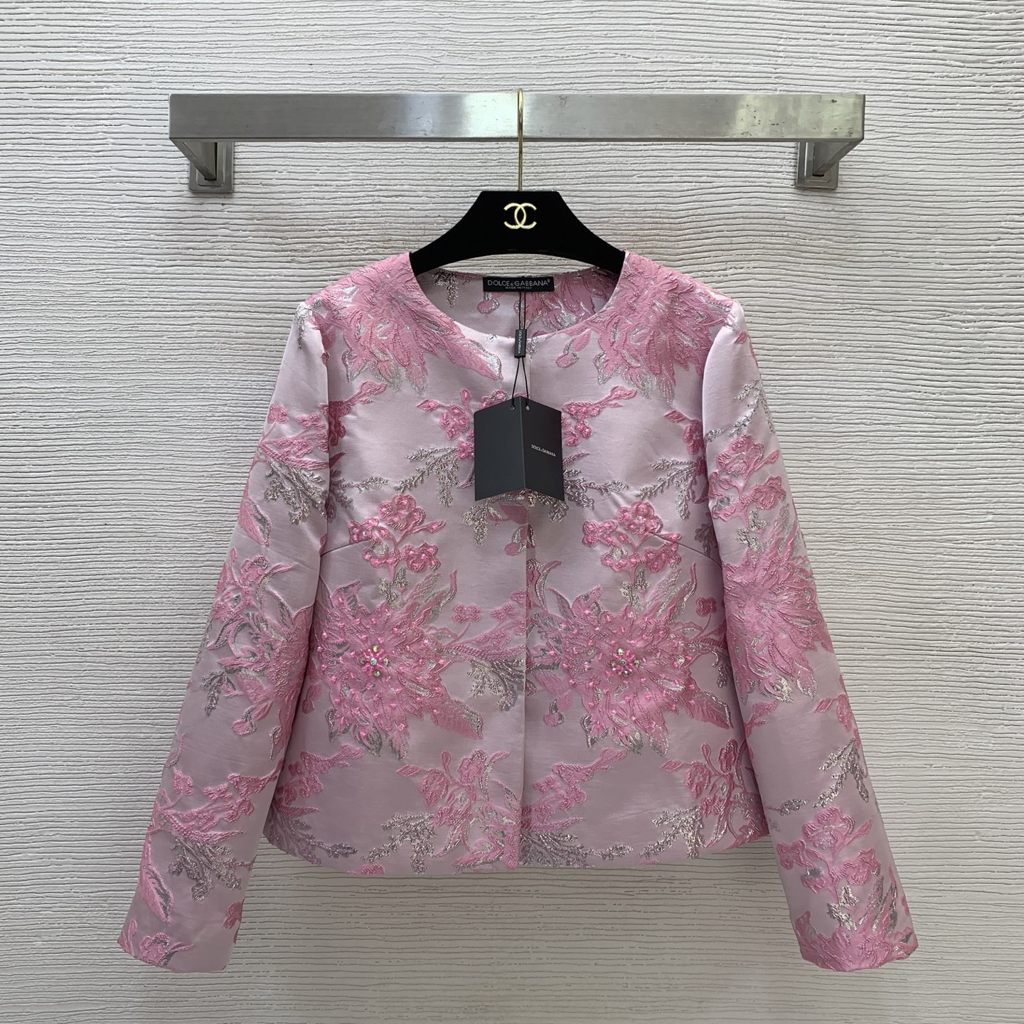 NO:607724,Style No. G25111928 Dolce & Gabbana DG* new high-end customized fabric, jacquard pattern, crisp and stylish!  Heavy embroidery bead decoration new Chinese style round neck long sleeve short jacket!  Pink, (S size shoulder width 37, bust 98, sleeve length 56, dress length 53) hair,,Dolce&Gabbana,jackets & coats,alexander wang19860909款号G25111928 杜嘉班纳DG*新款 高端定制面料 提花图案版型挺括有型！重工绣珠装饰新中式国风气质圆领长袖短款外套！粉色, （S码肩宽37,胸围98,袖长56,衣长53）发,,Dolce&Gabbana,jackets & coats,alexander wang,Women's clothing