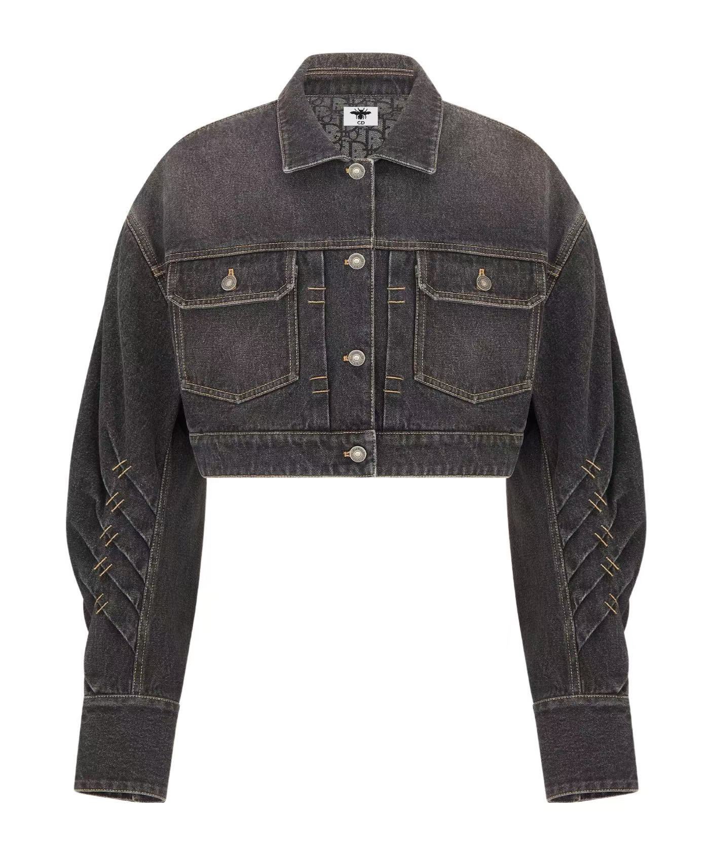 NO:605998,Model No. G25111762 Dio* new high-end customized letter logo hardware buttons, selected washed denim cotton fabric with all-over presbyopia logo letter printing on the lining, personalized design folded scimitar sleeves short lapel denim jacket!  Gray, (M size shoulder width 53, chest 120, sleeve length 61, dress length 46) outer,, dior, jackets & coats, alexander wang19860909款号G25111762 Dio*新款 高端定制字母logo五金纽扣、精选洗水牛仔棉面料内里通体老花logo字母印花、个性设计叠褶弯刀袖子短款翻领牛仔衣外套！灰色,（M码肩宽53,胸围120,袖长61,衣长46）外,,dior,jackets & coats,alexander wang,Women's clothing